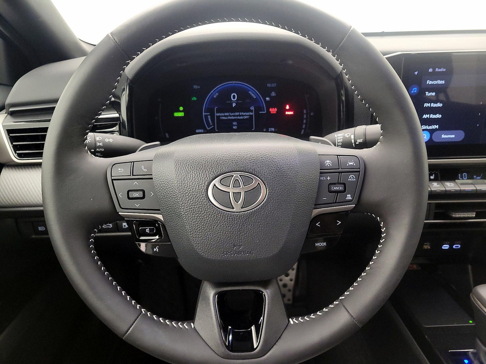 2025 Toyota Camry SE - Photo 11