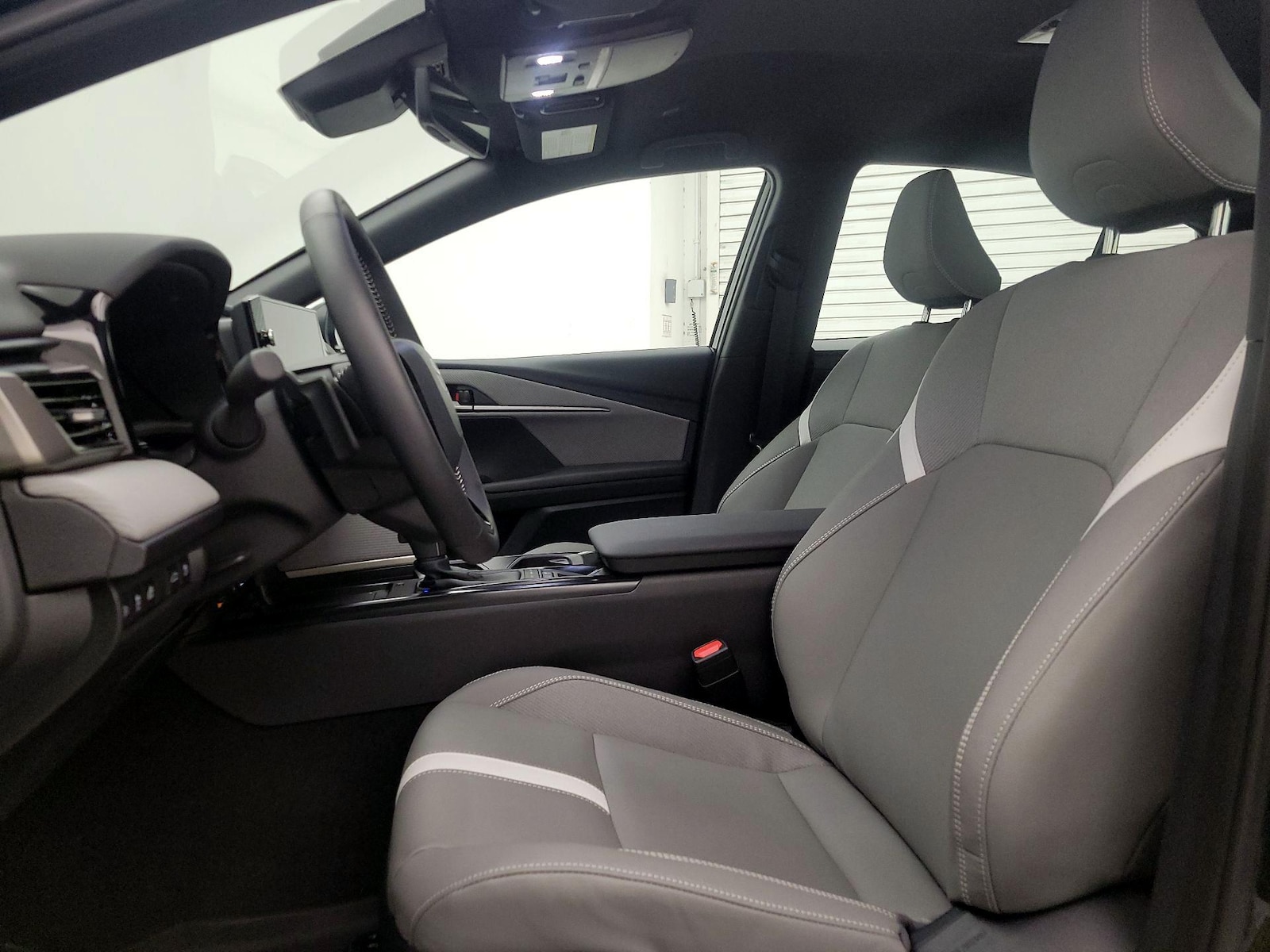 2025 Toyota Camry SE - Photo 12
