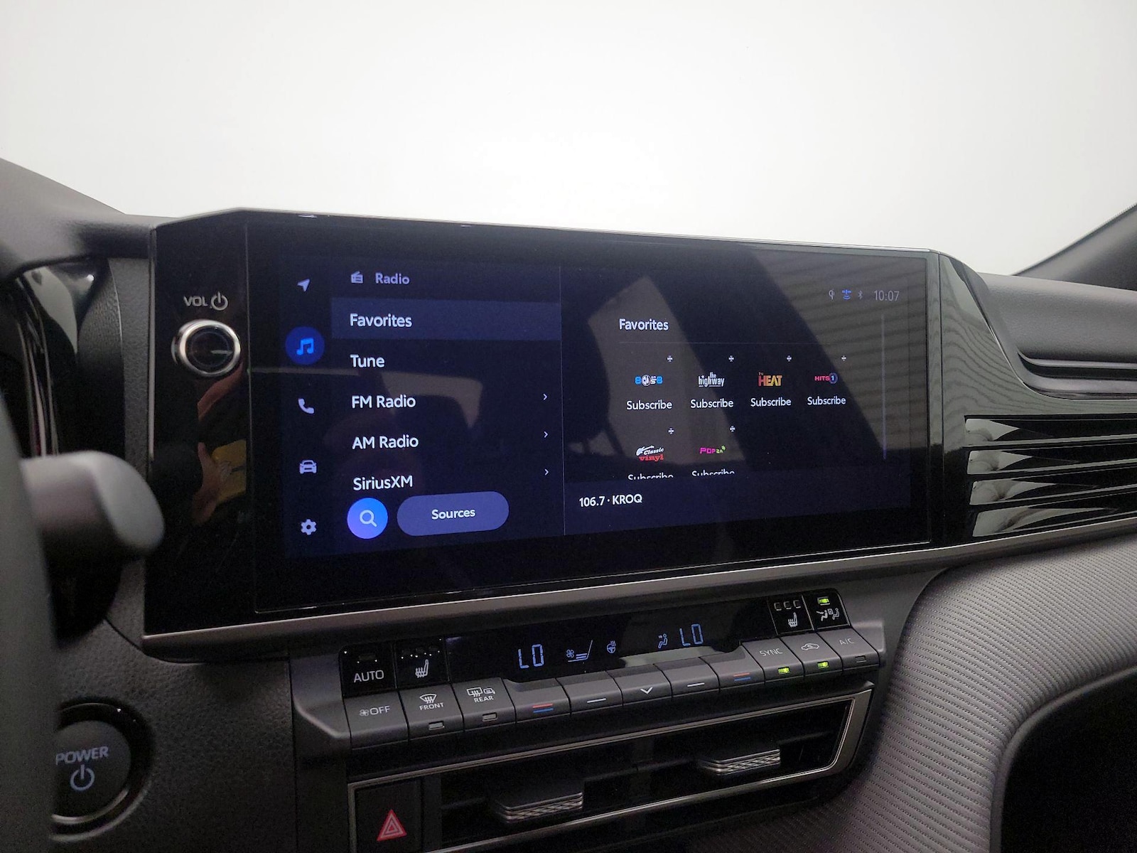 2025 Toyota Camry SE - Photo 16