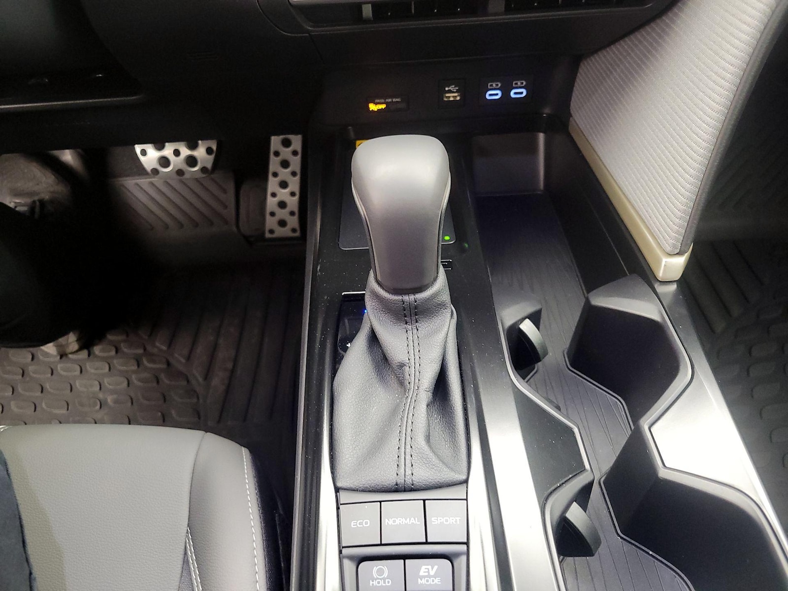 2025 Toyota Camry SE - Photo 18