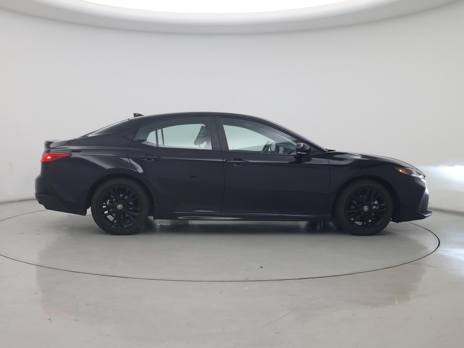 2025 Toyota Camry SE - Photo 8