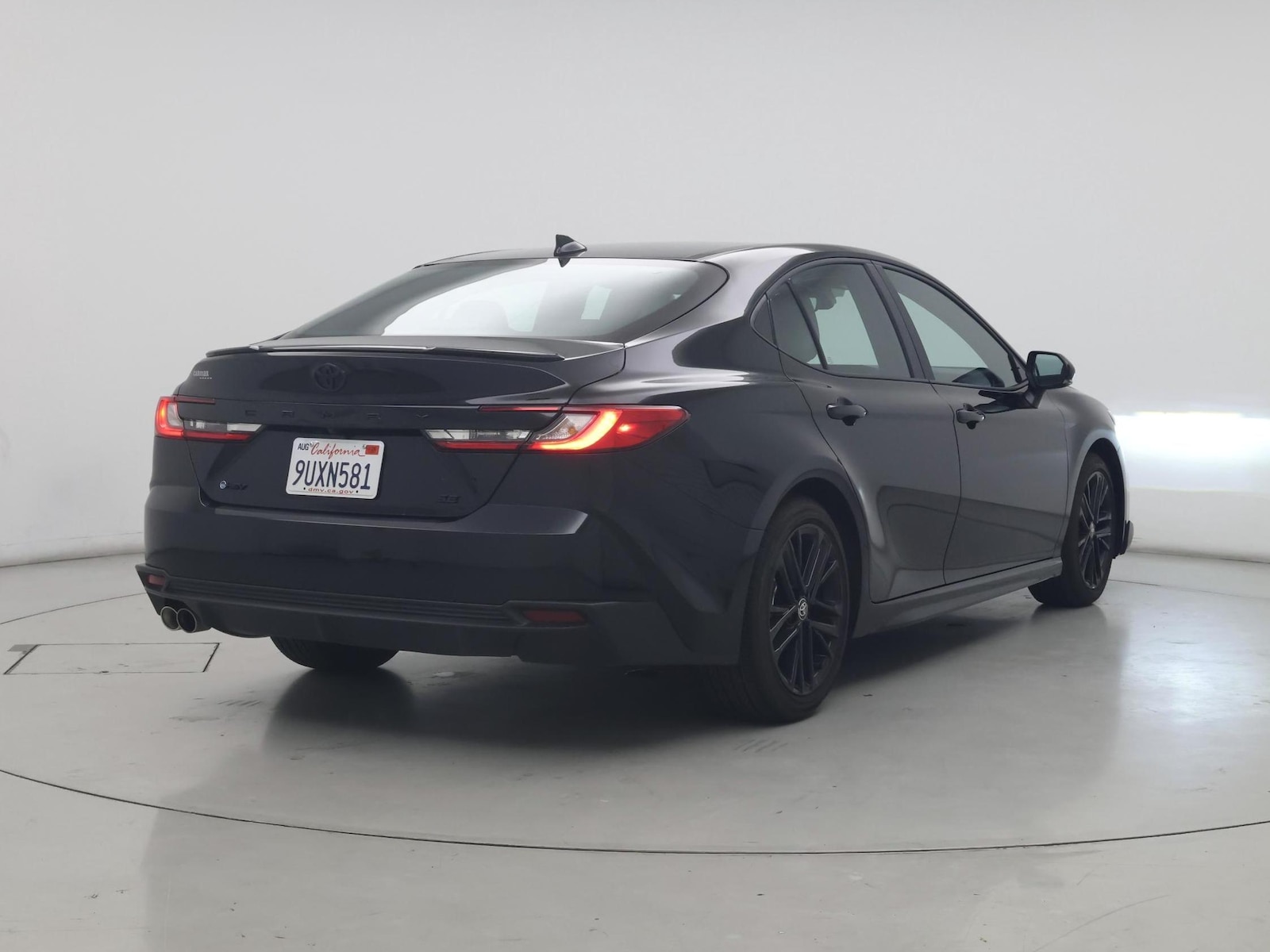 2025 Toyota Camry SE - Photo 9