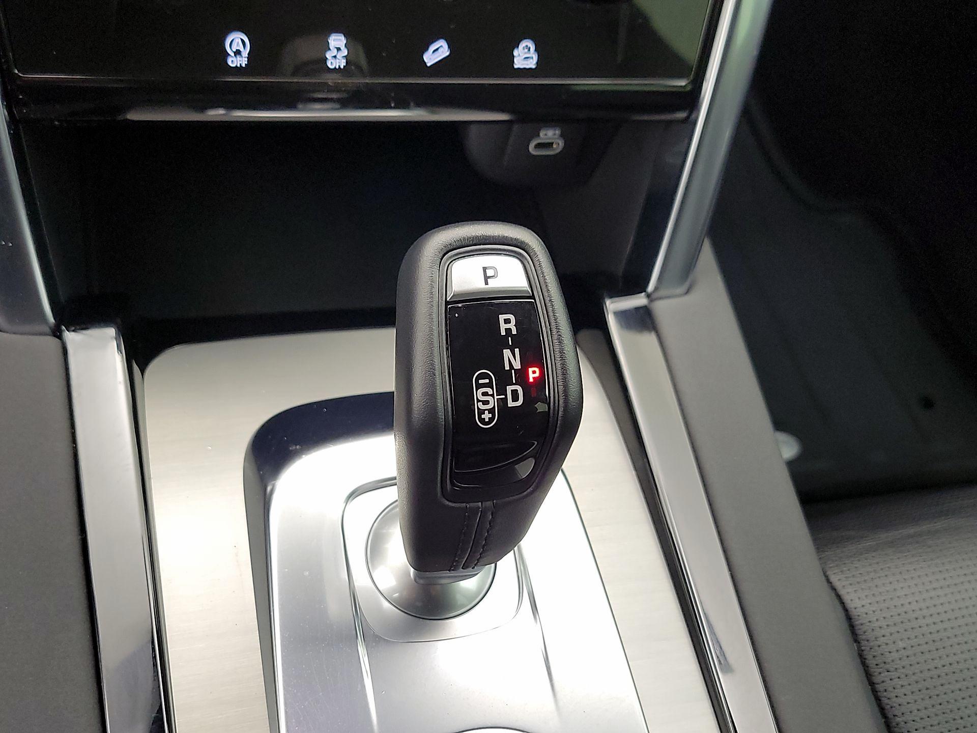 Thumbnail: 2021 Land Rover Discovery Sport - 18