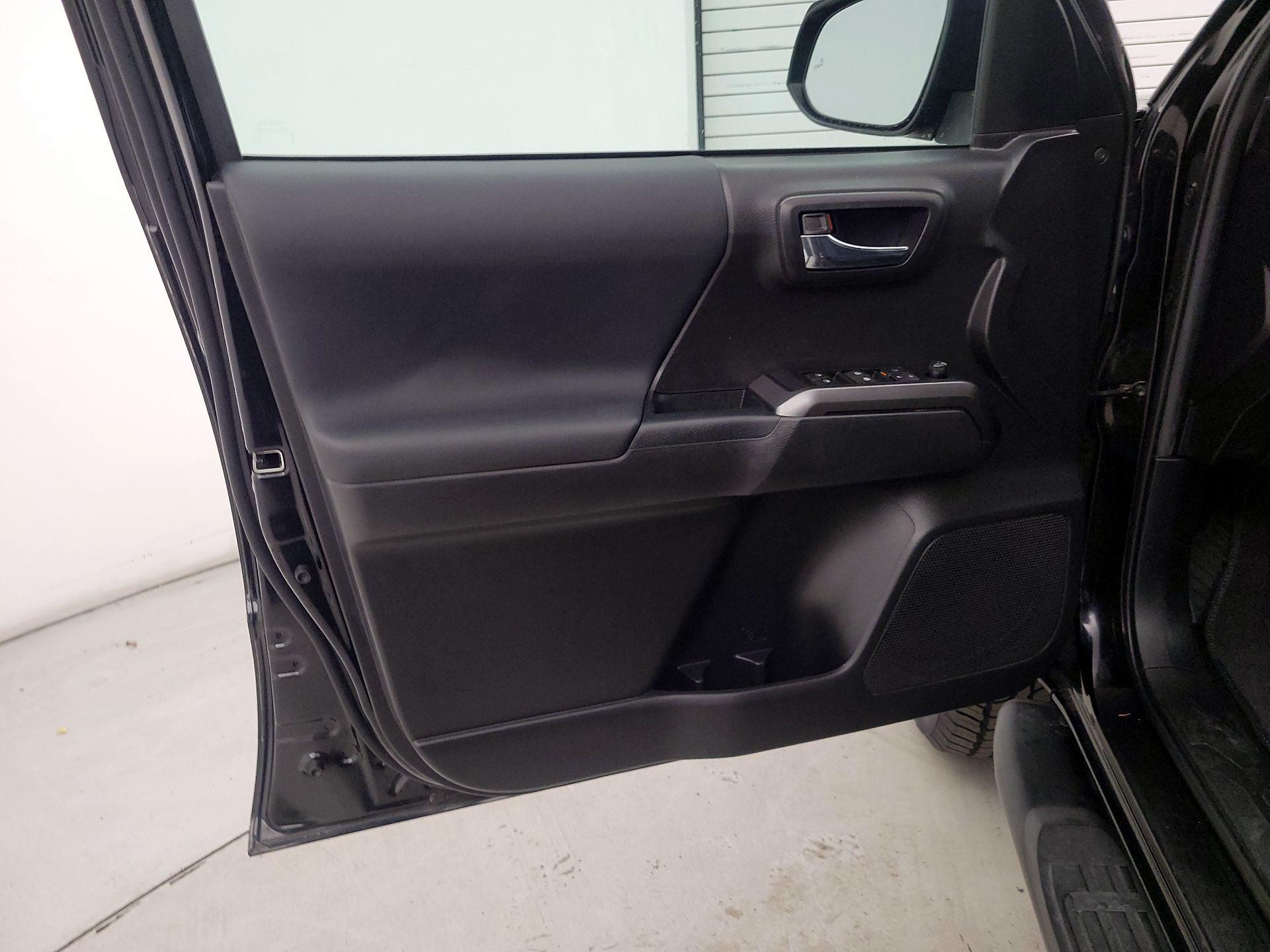 Thumbnail: 2022 Toyota Tacoma - 12