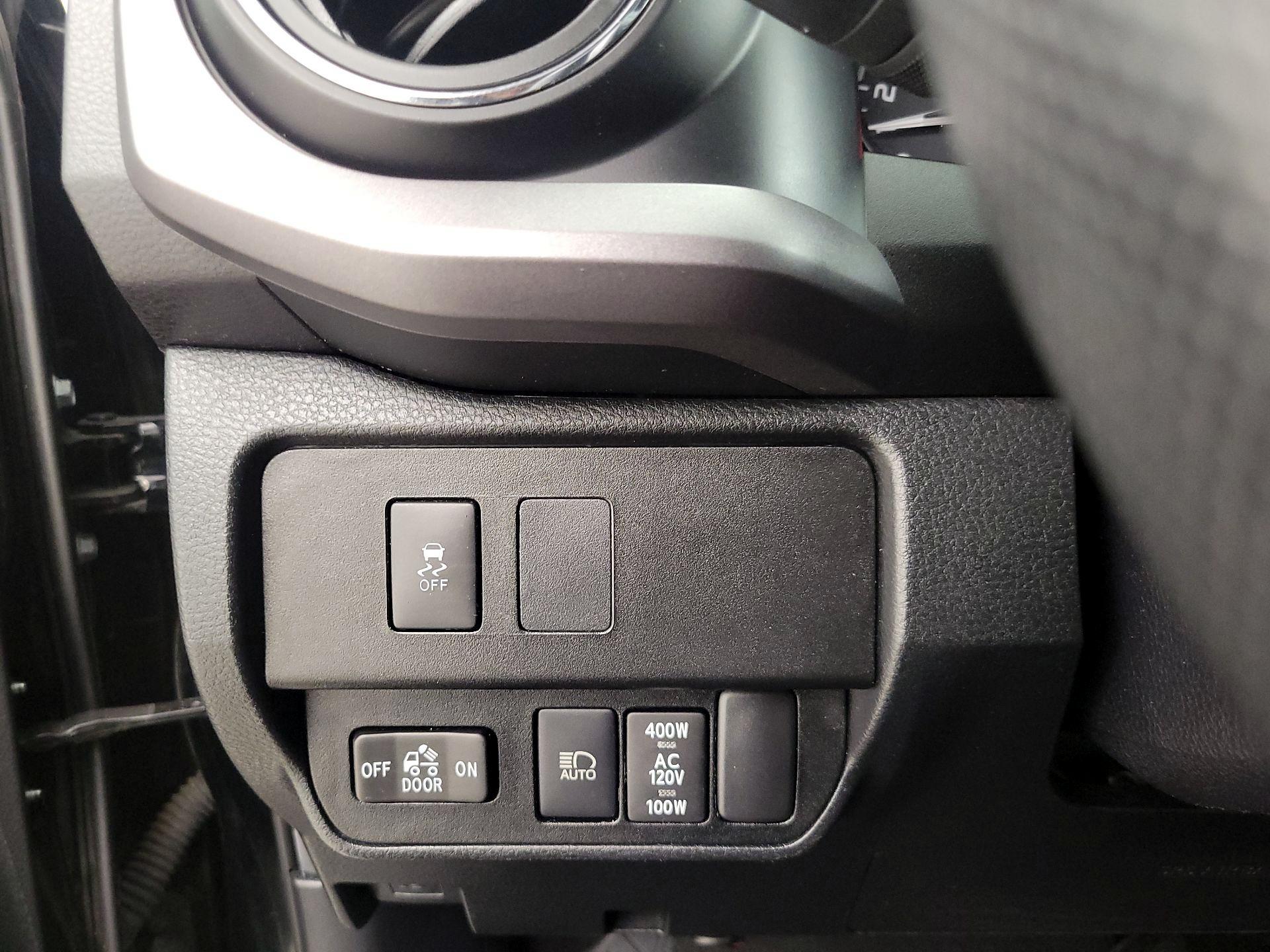 Thumbnail: 2022 Toyota Tacoma - 13