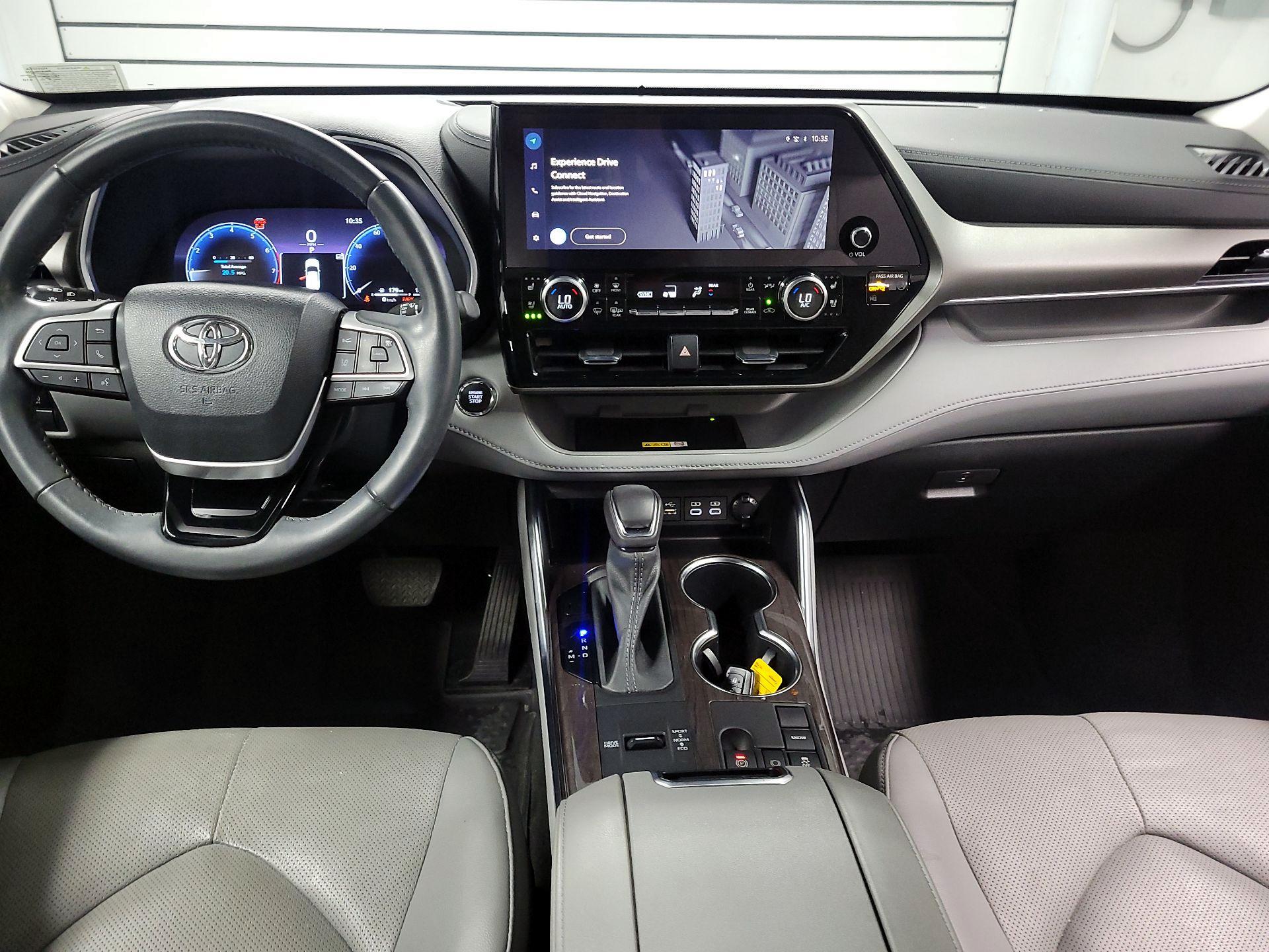 Thumbnail: 2023 Toyota Highlander - 9