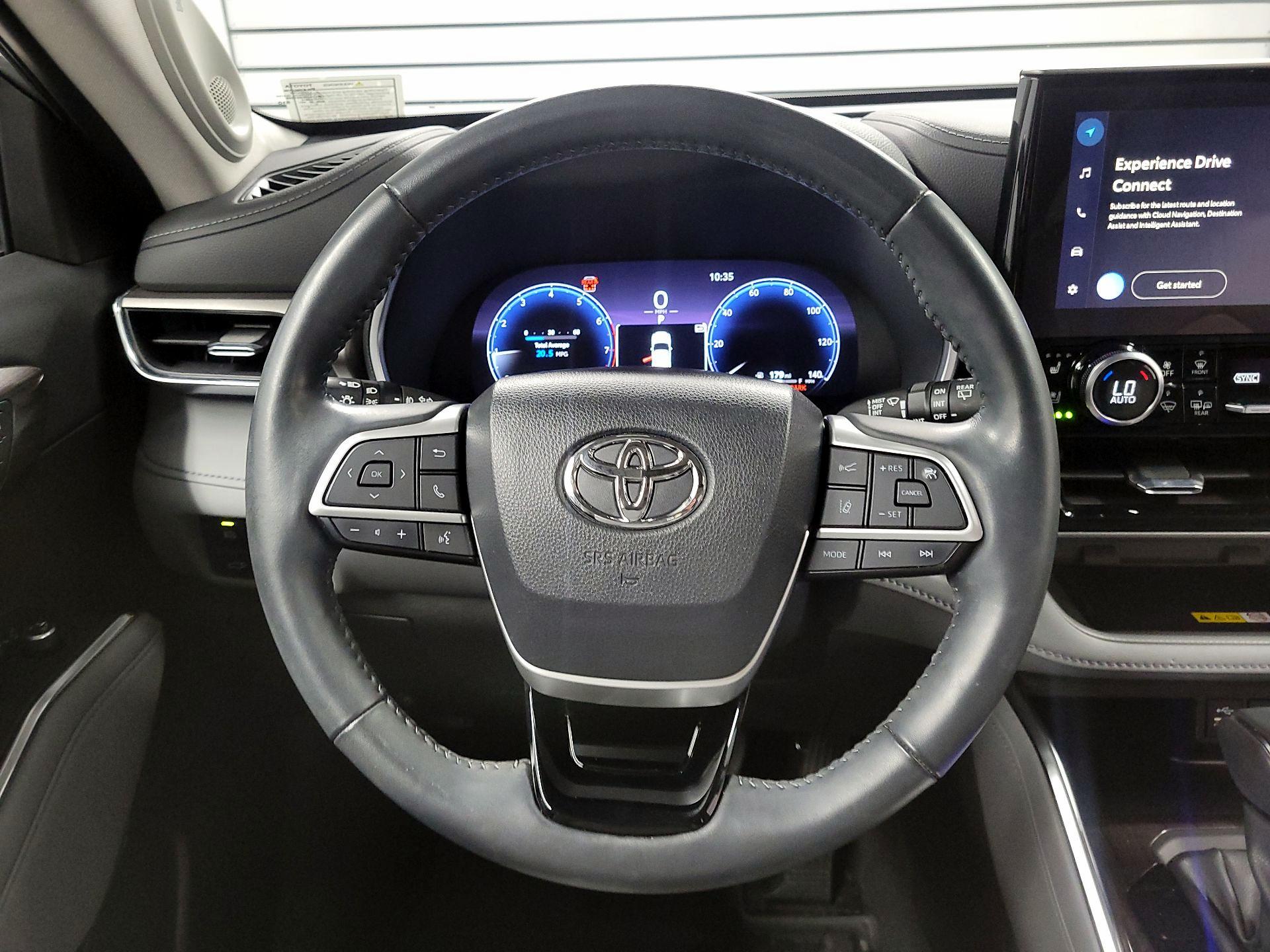 Thumbnail: 2023 Toyota Highlander - 10