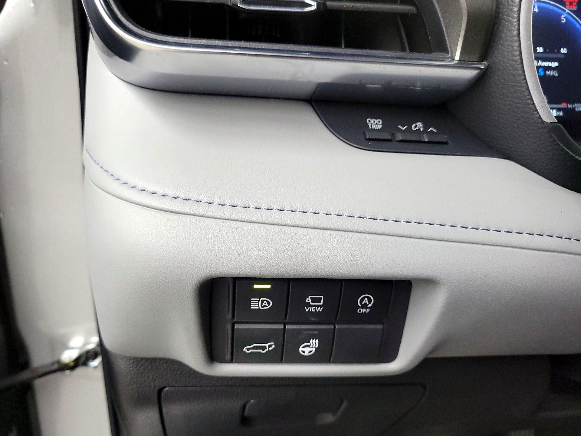 Thumbnail: 2023 Toyota Highlander - 13