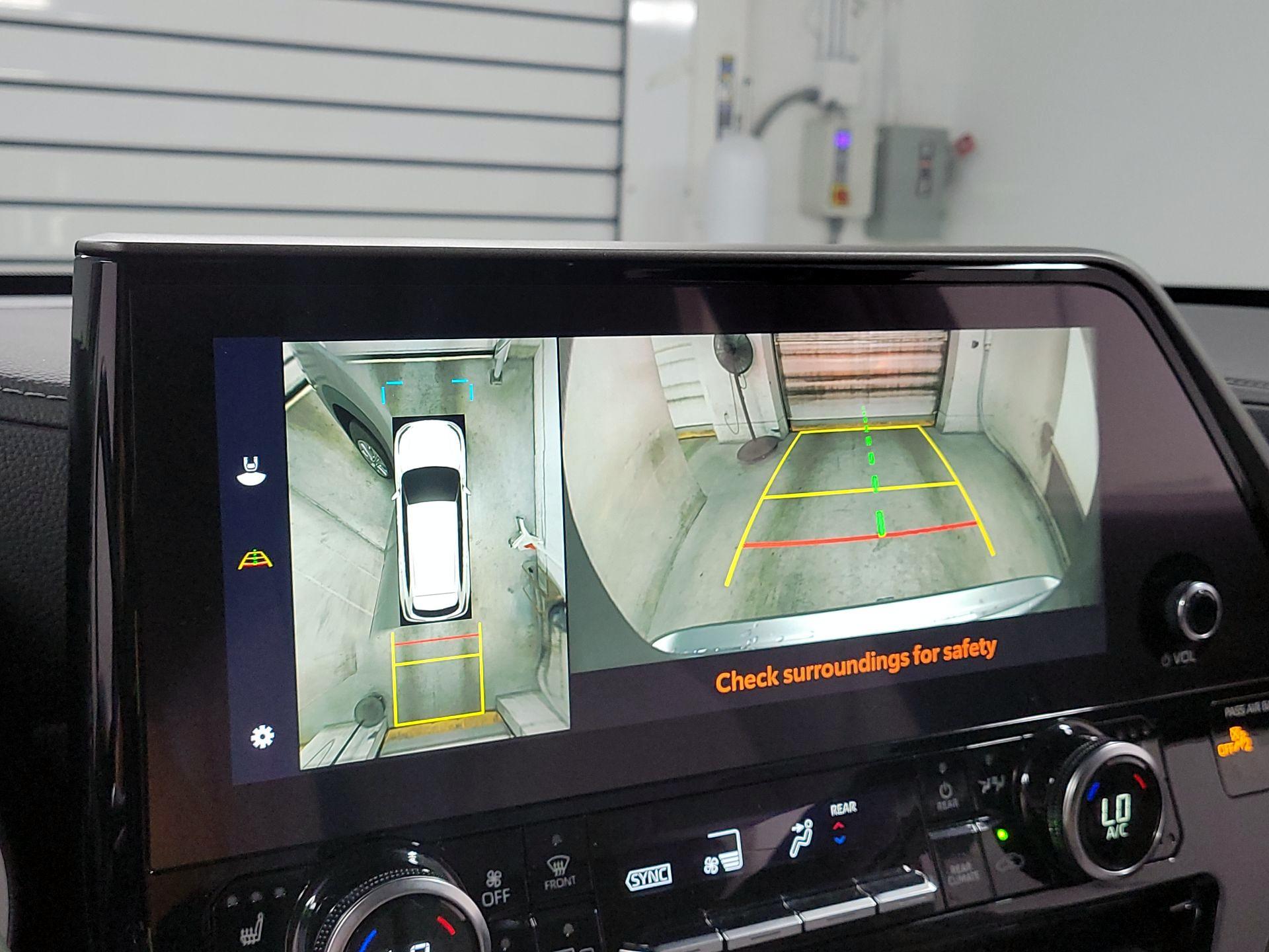 Thumbnail: 2023 Toyota Highlander - 14