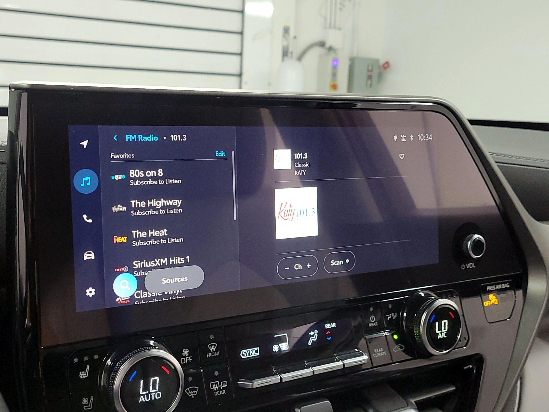 Thumbnail: 2023 Toyota Highlander - 15