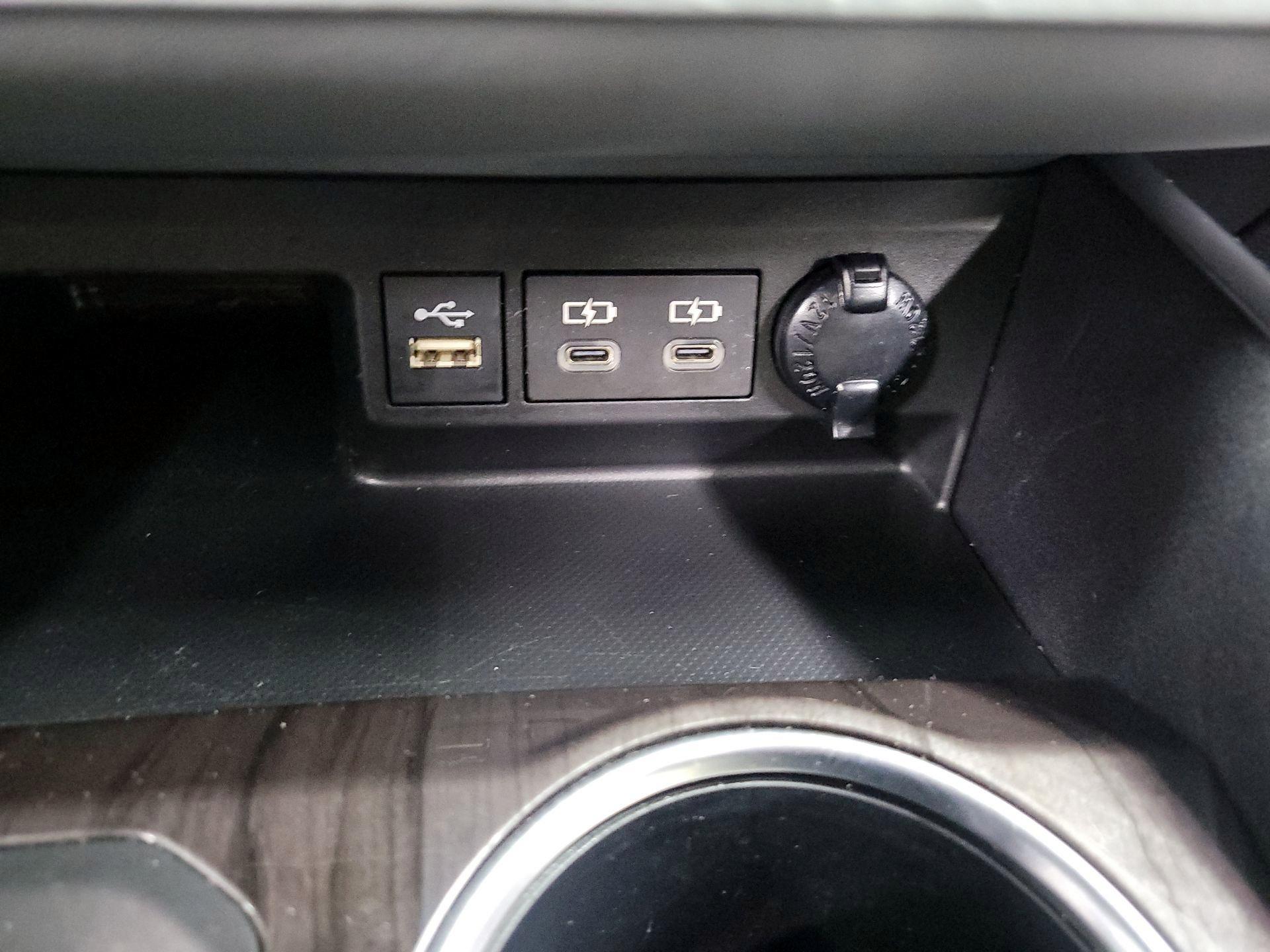 Thumbnail: 2023 Toyota Highlander - 18