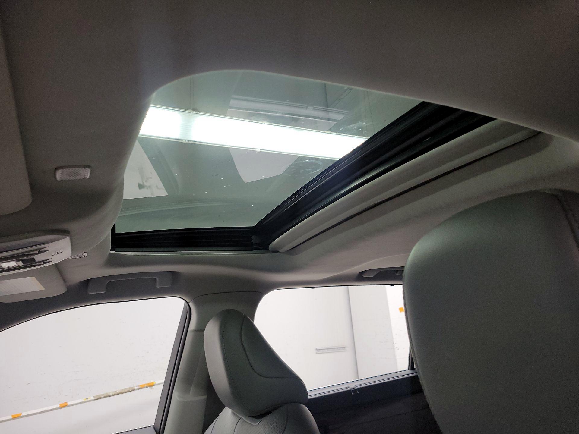 Thumbnail: 2023 Toyota Highlander - 19