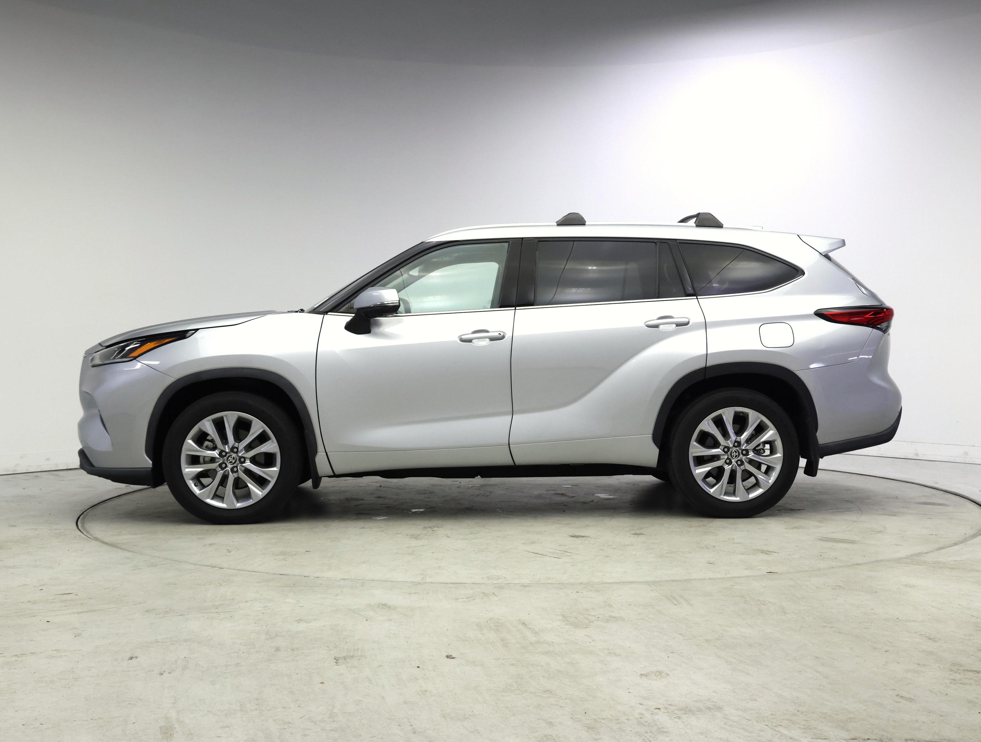 Thumbnail: 2023 Toyota Highlander - 3