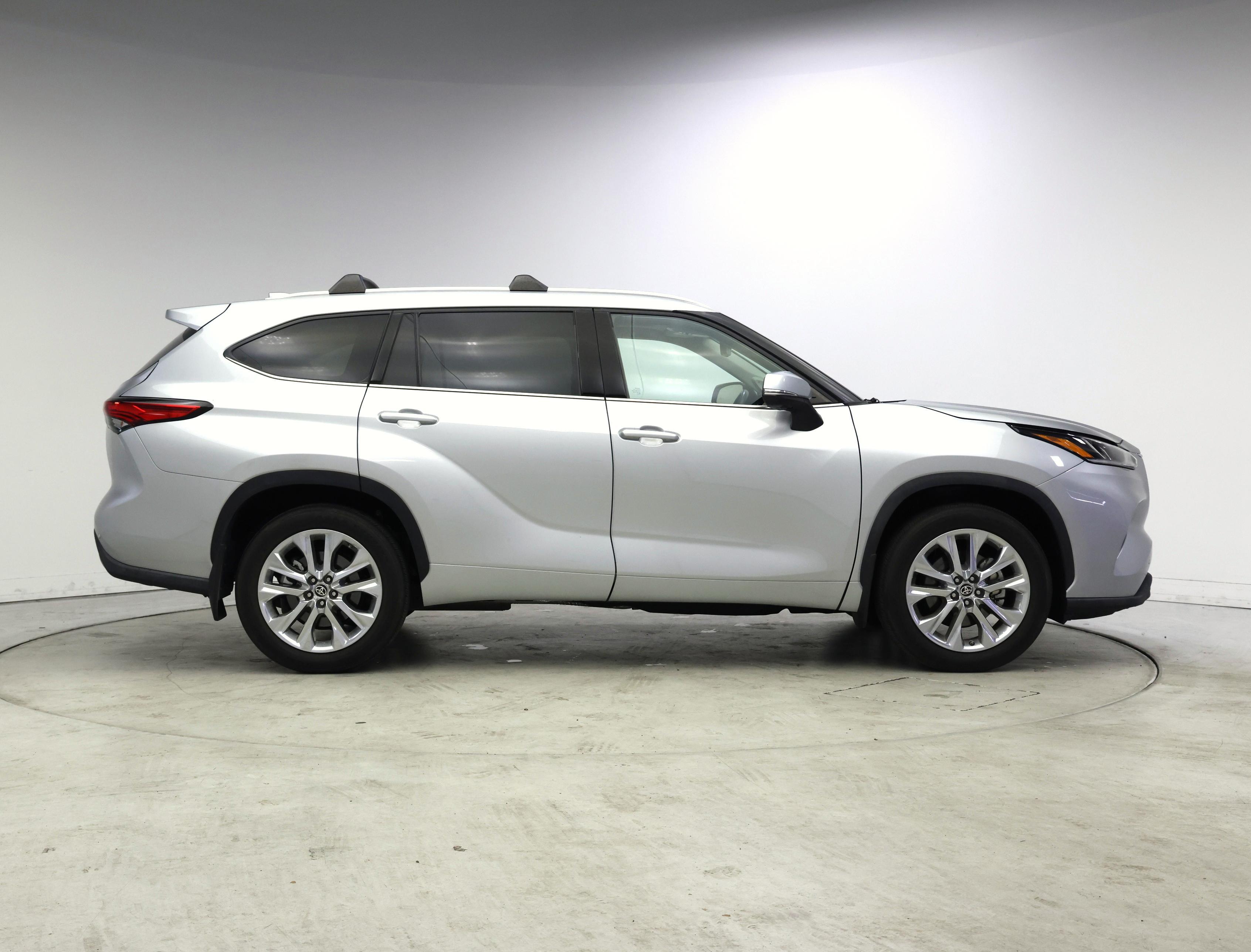 Thumbnail: 2023 Toyota Highlander - 7