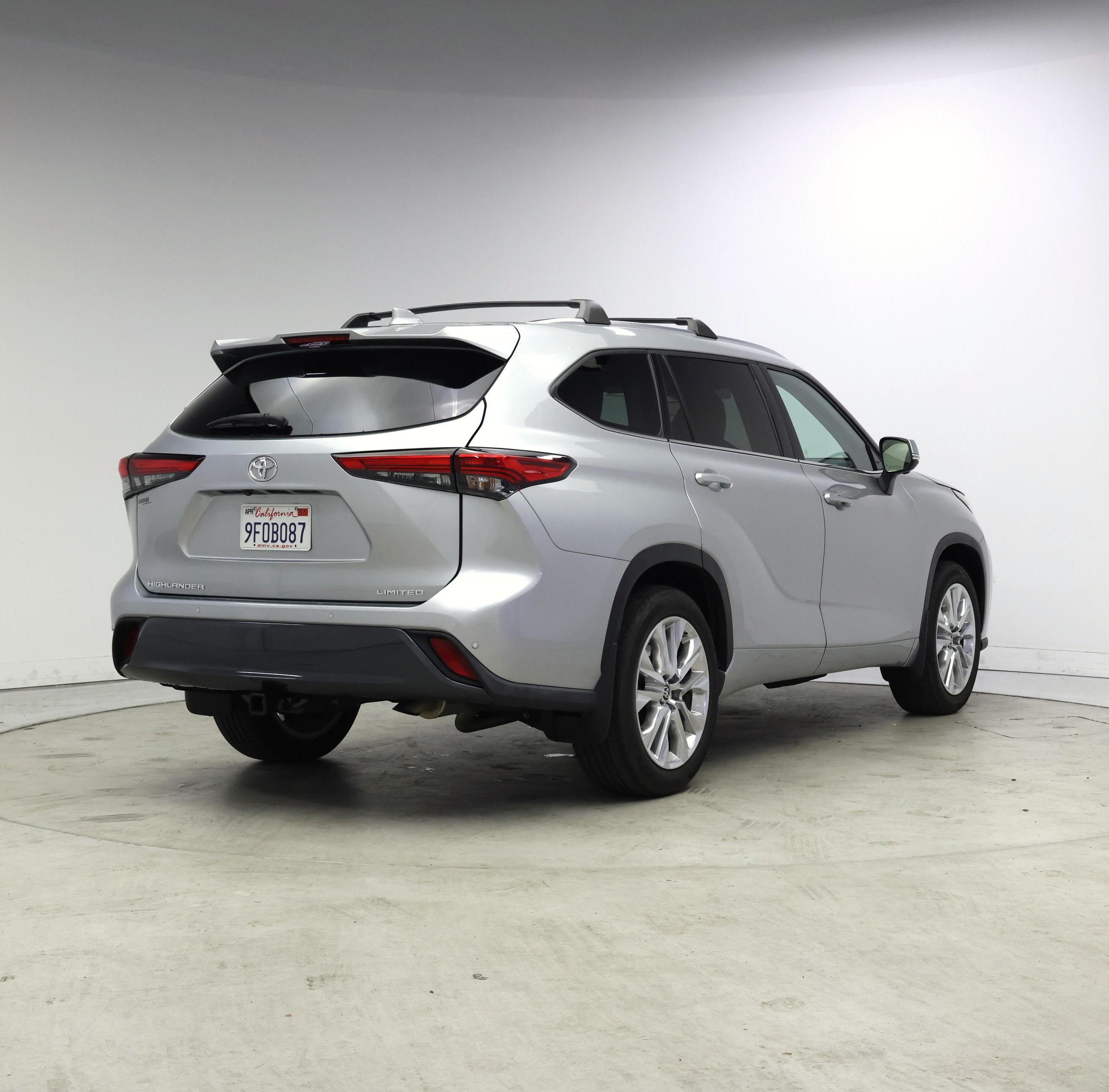 Thumbnail: 2023 Toyota Highlander - 8