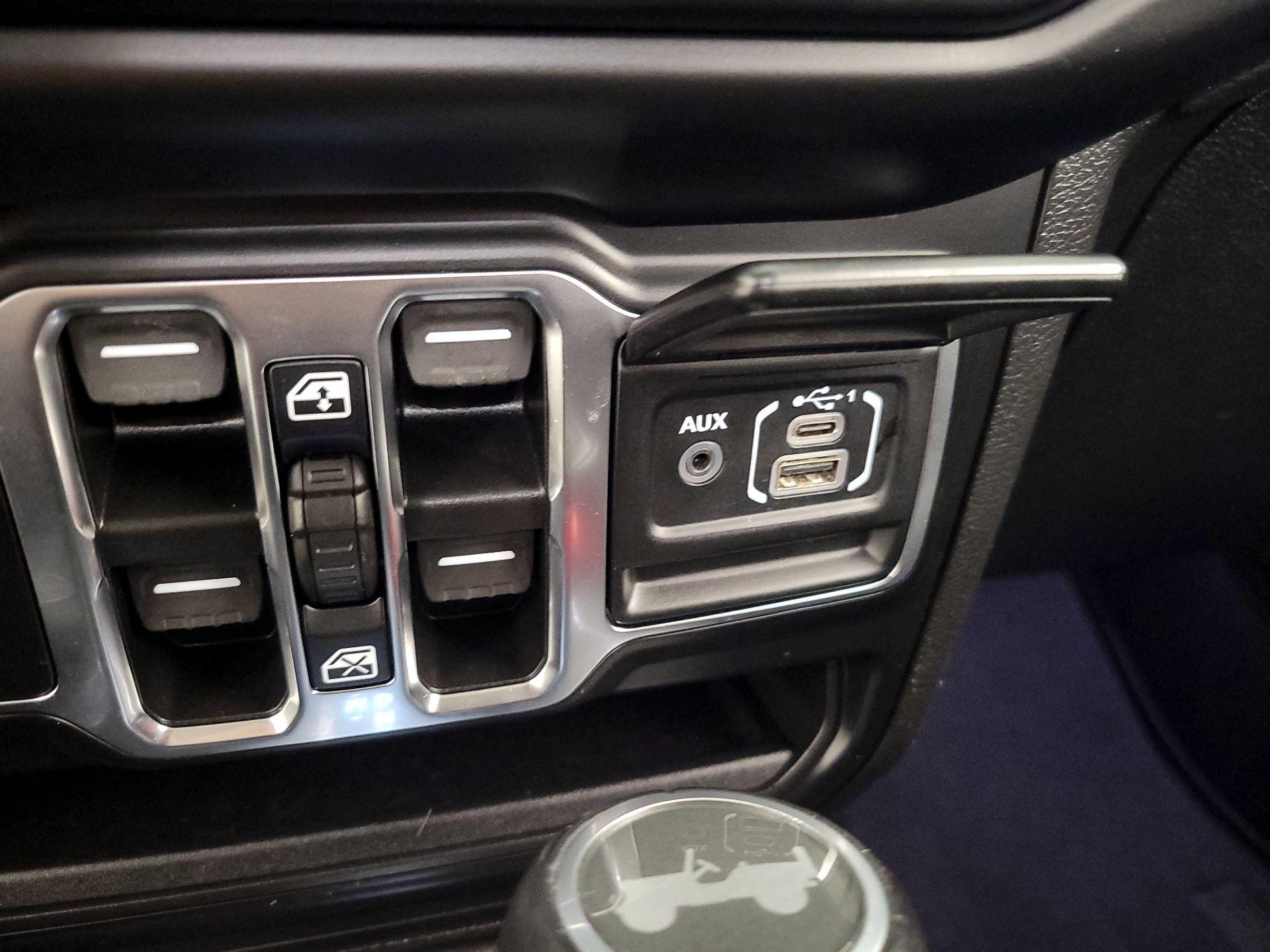 Thumbnail: 2021 Jeep Wrangler - 18