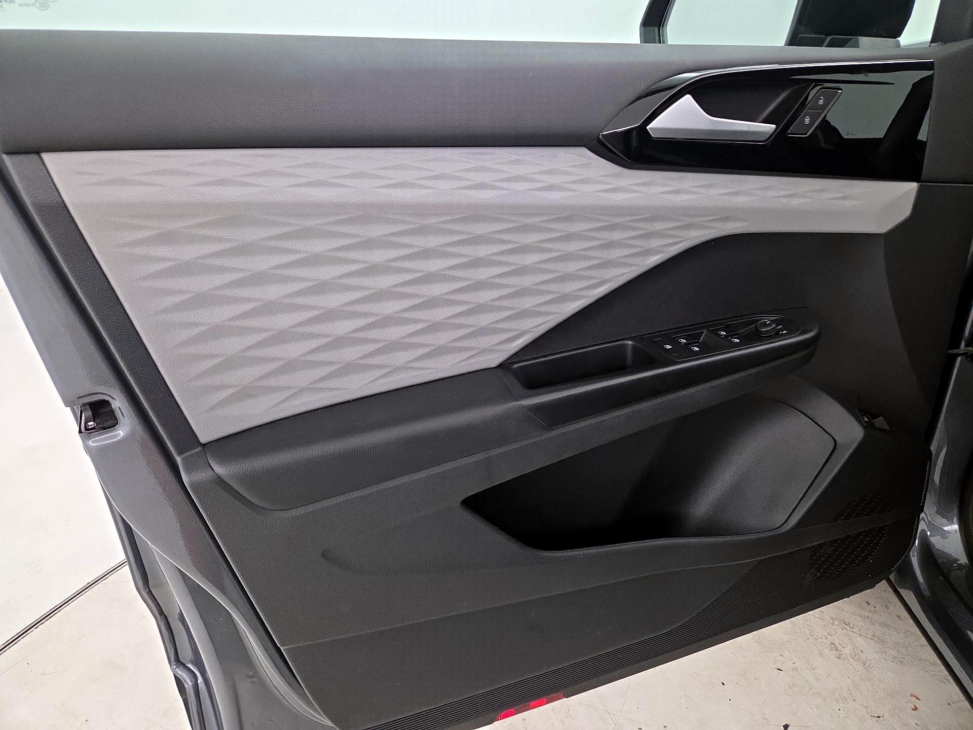 Thumbnail: 2022 Volkswagen Taos - 12