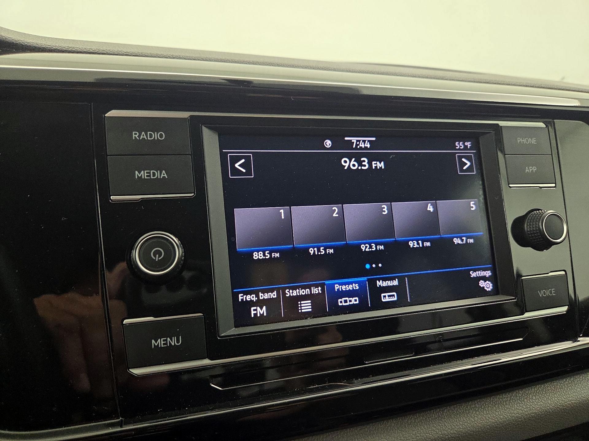 Thumbnail: 2022 Volkswagen Taos - 15