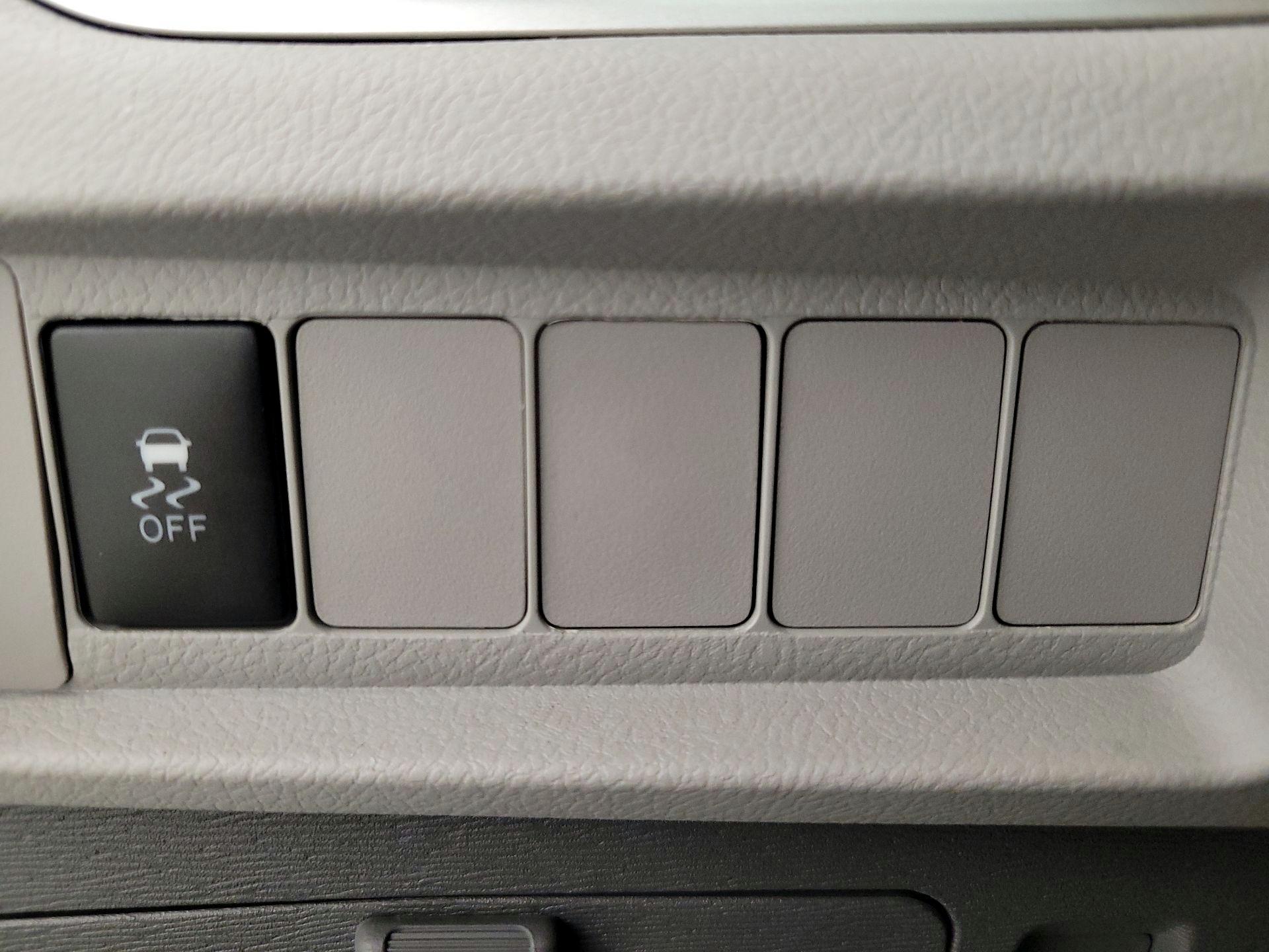 Thumbnail: 2020 Toyota Sienna - 13