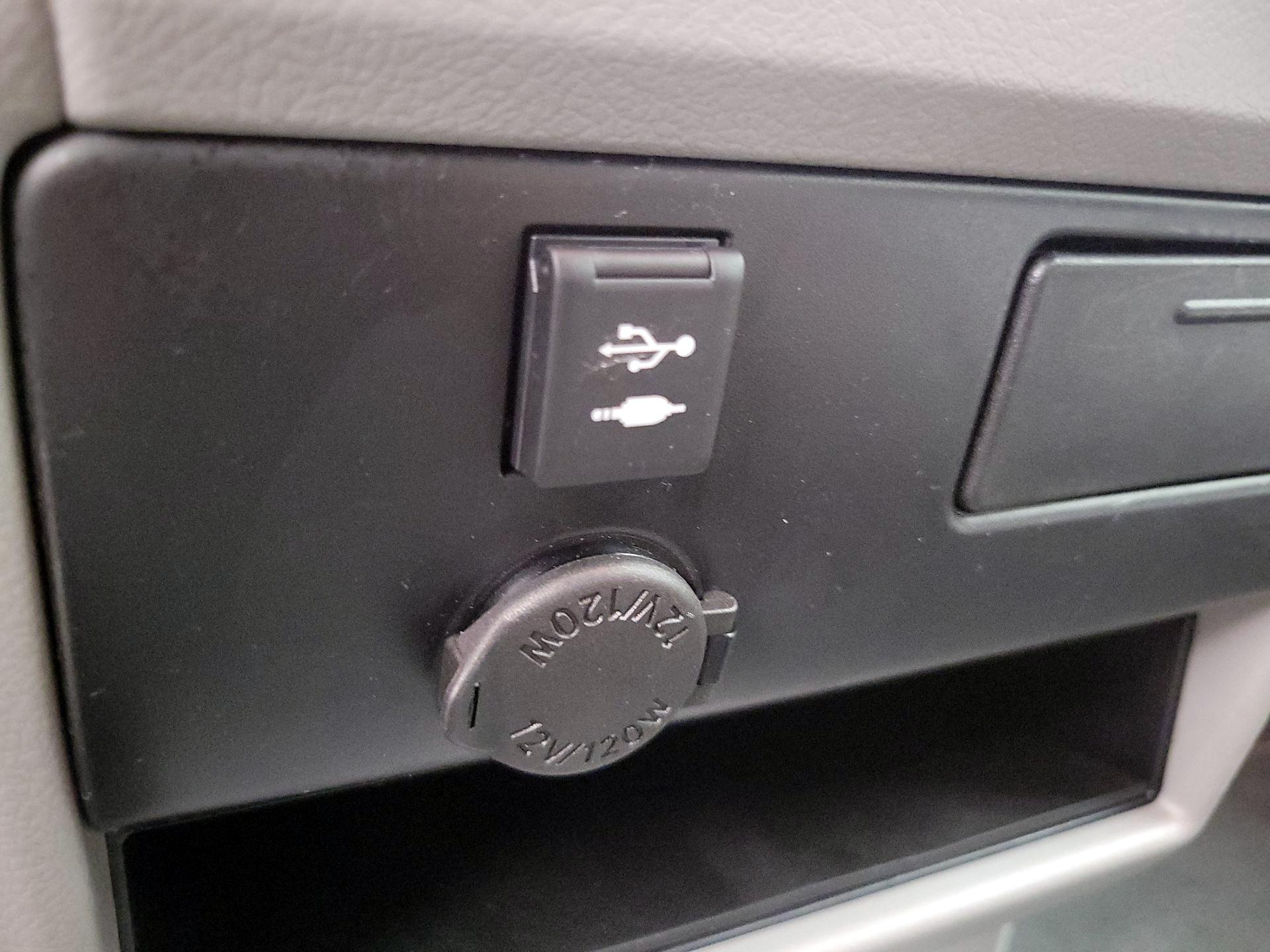 Thumbnail: 2020 Toyota Sienna - 18