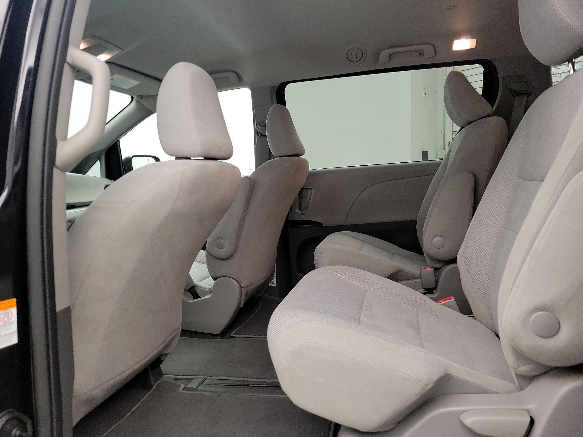 Thumbnail: 2020 Toyota Sienna - 19