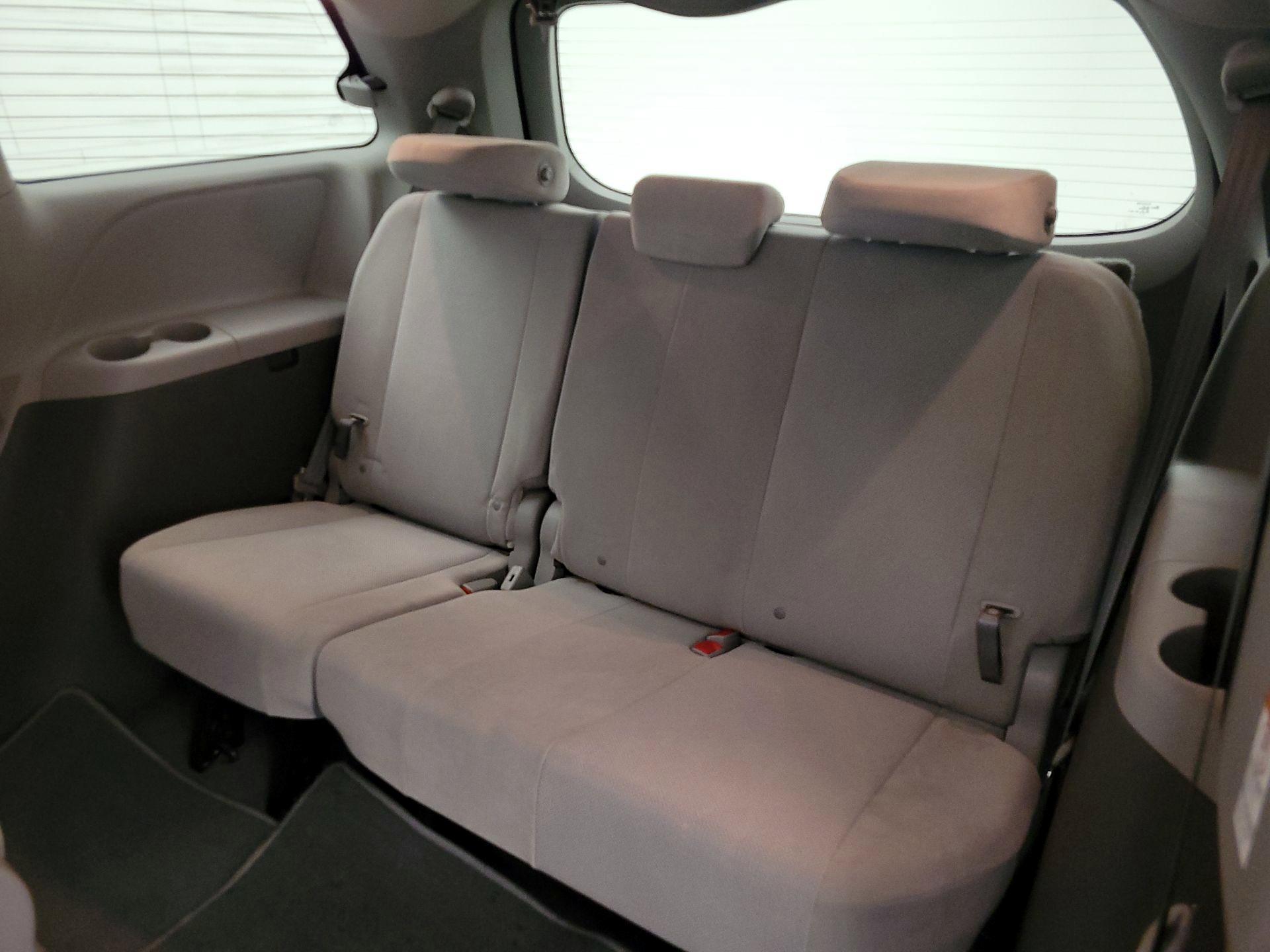 Thumbnail: 2020 Toyota Sienna - 20