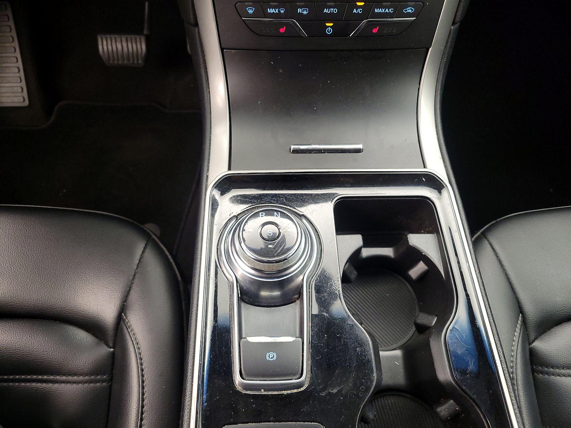 Thumbnail: 2019 Ford Edge - 18