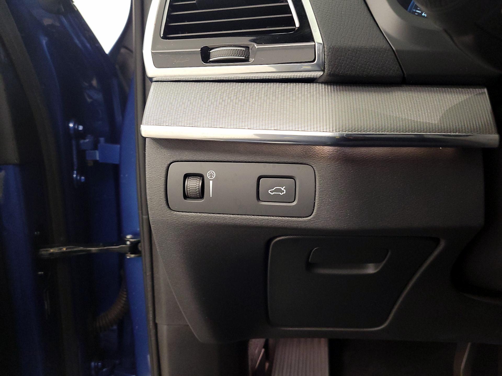 Thumbnail: 2016 Volvo XC90 - 13