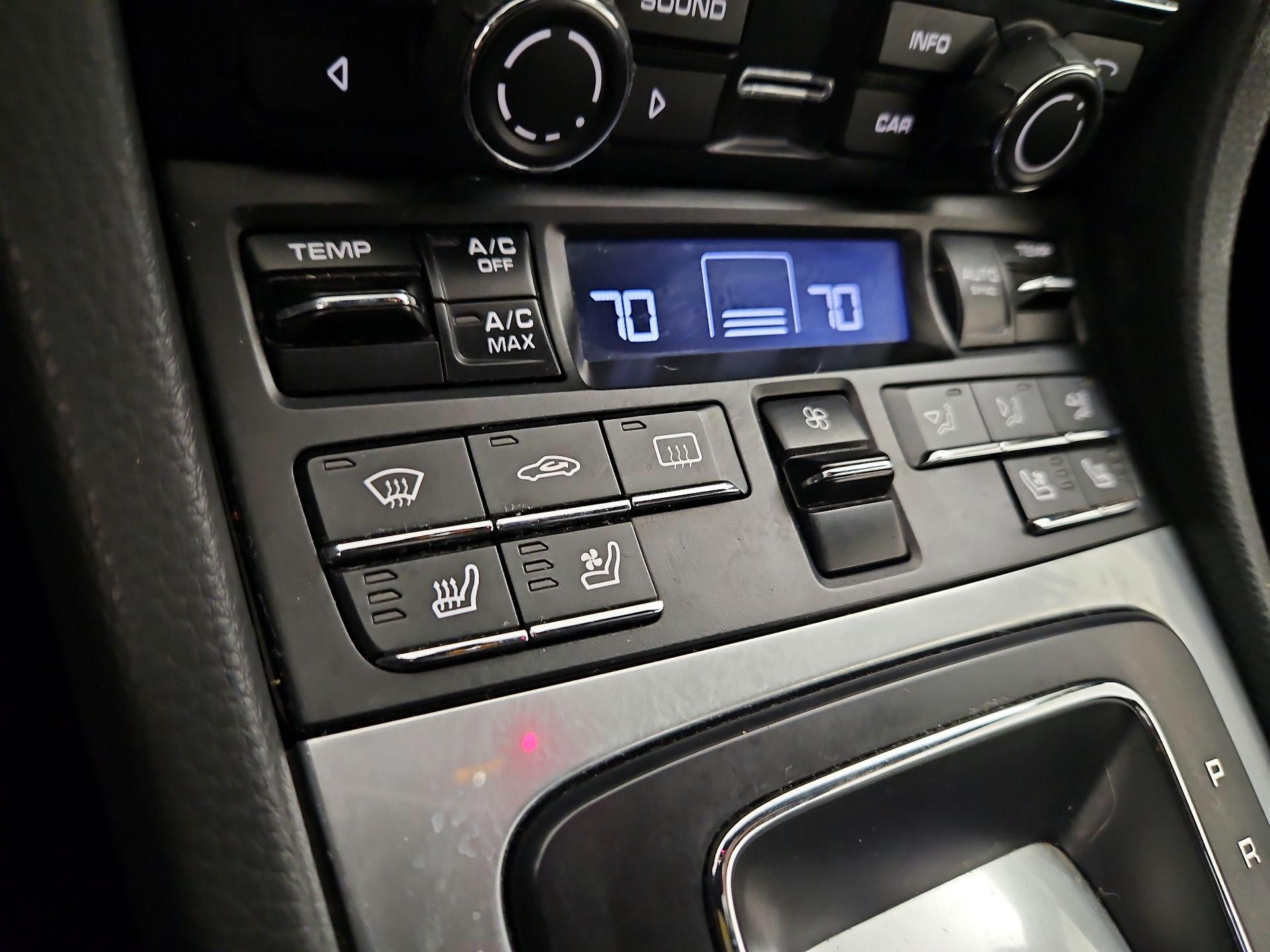 Thumbnail: 2016 Porsche Cayman - 16