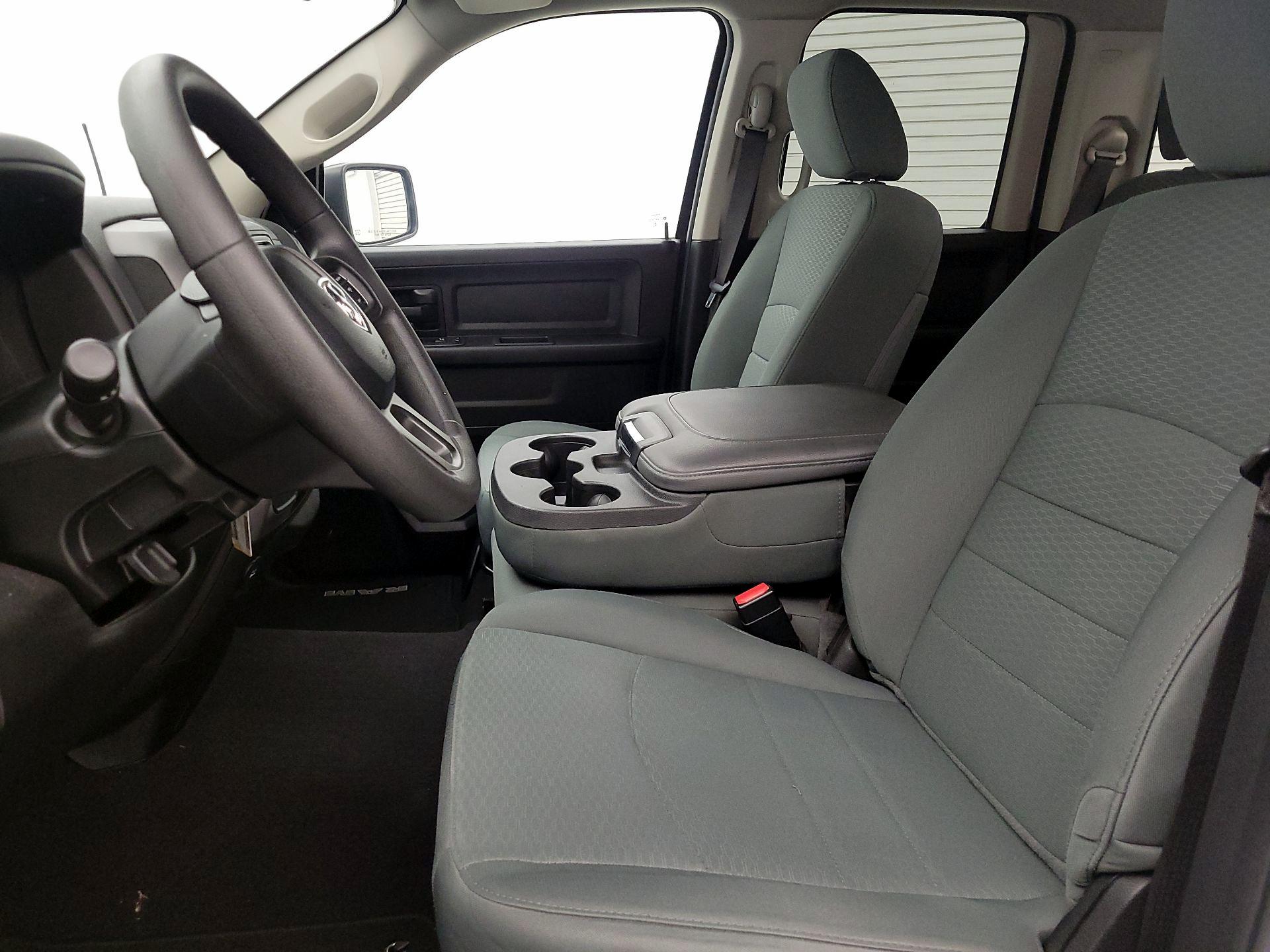 Thumbnail: 2019 RAM 1500 Classic - 11