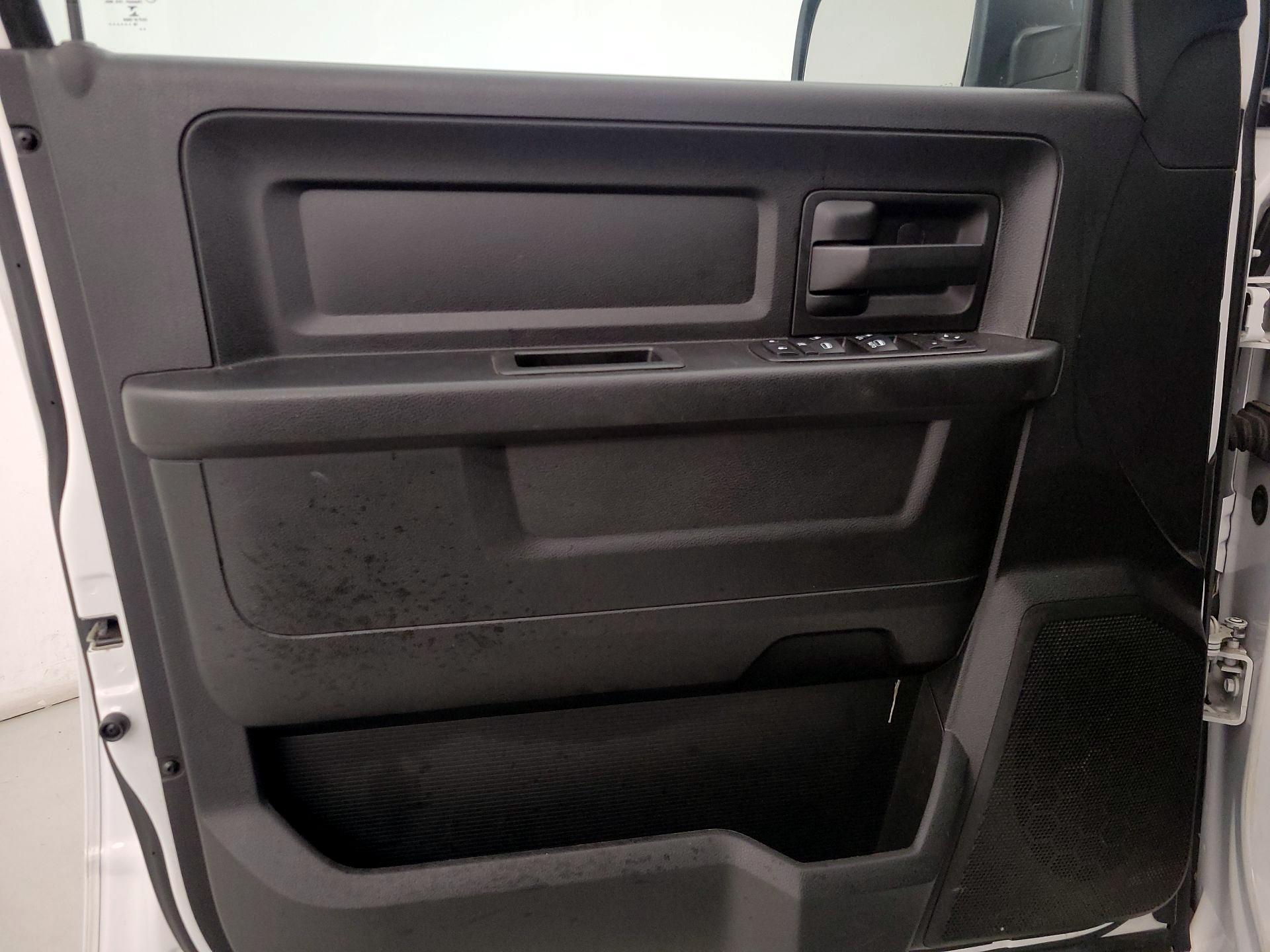 Thumbnail: 2019 RAM 1500 Classic - 12