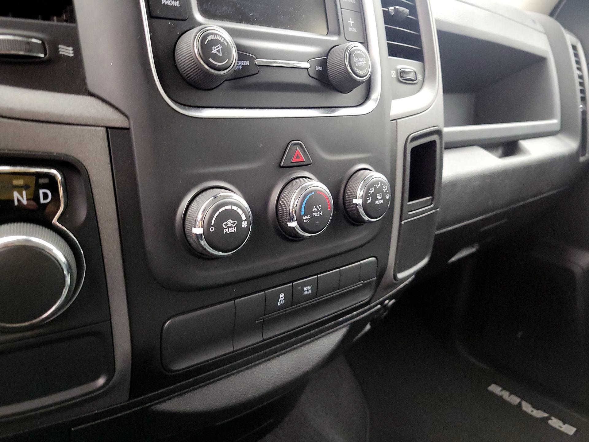 Thumbnail: 2019 RAM 1500 Classic - 16