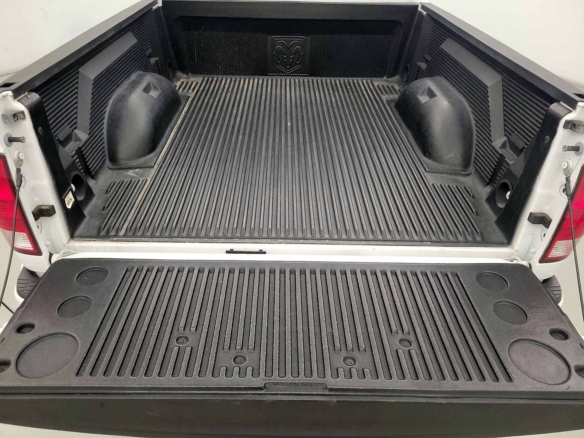 Thumbnail: 2019 RAM 1500 Classic - 19