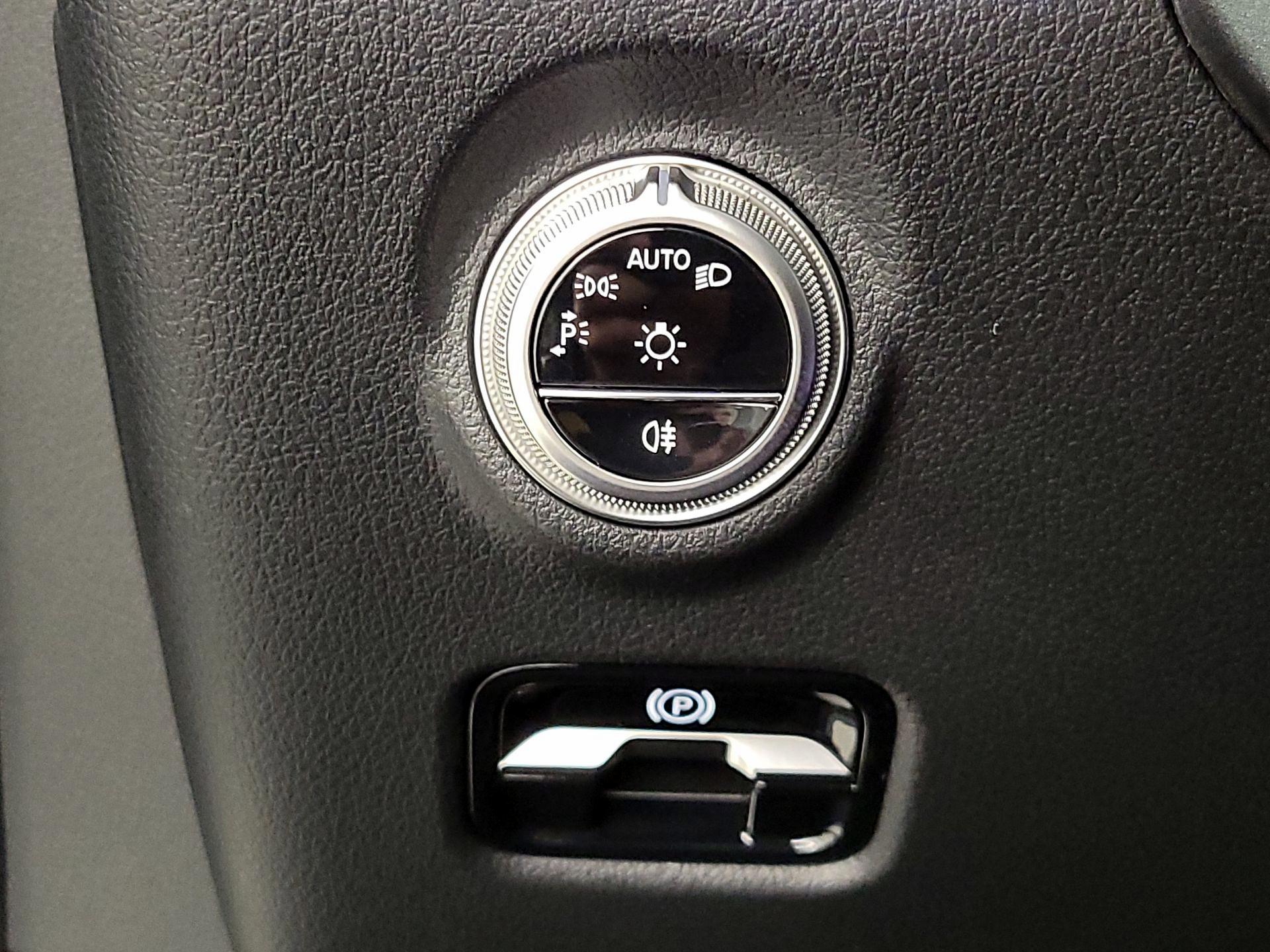 Thumbnail: 2025 Mercedes-Benz CLE - 13