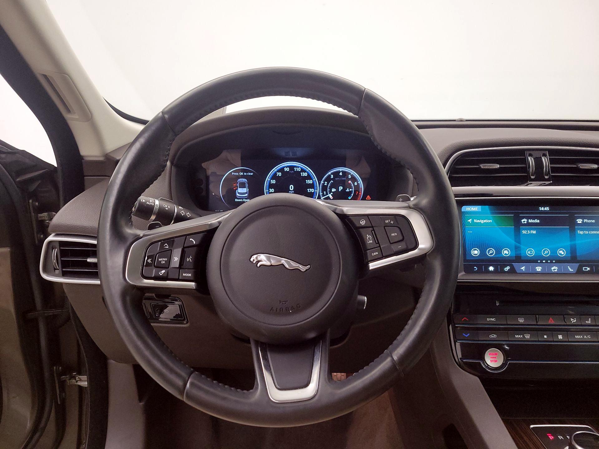 Thumbnail: 2018 Jaguar F-Pace - 10