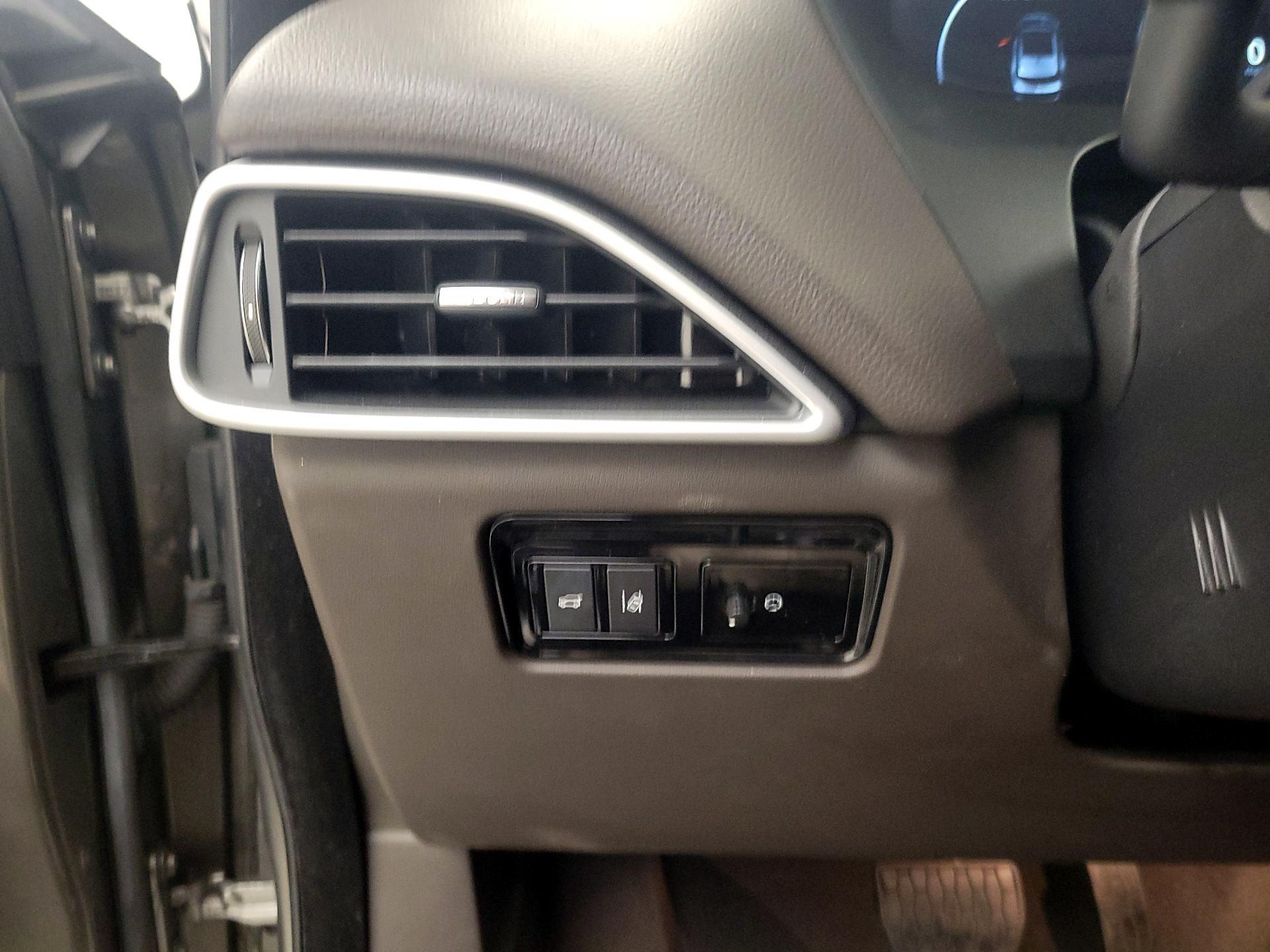 Thumbnail: 2018 Jaguar F-Pace - 13