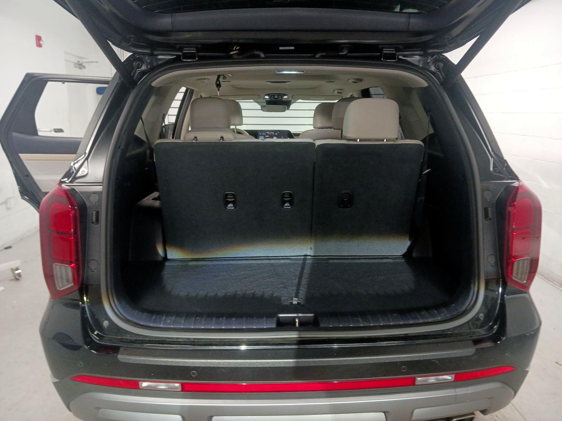 Thumbnail: 2023 Hyundai Palisade - 16