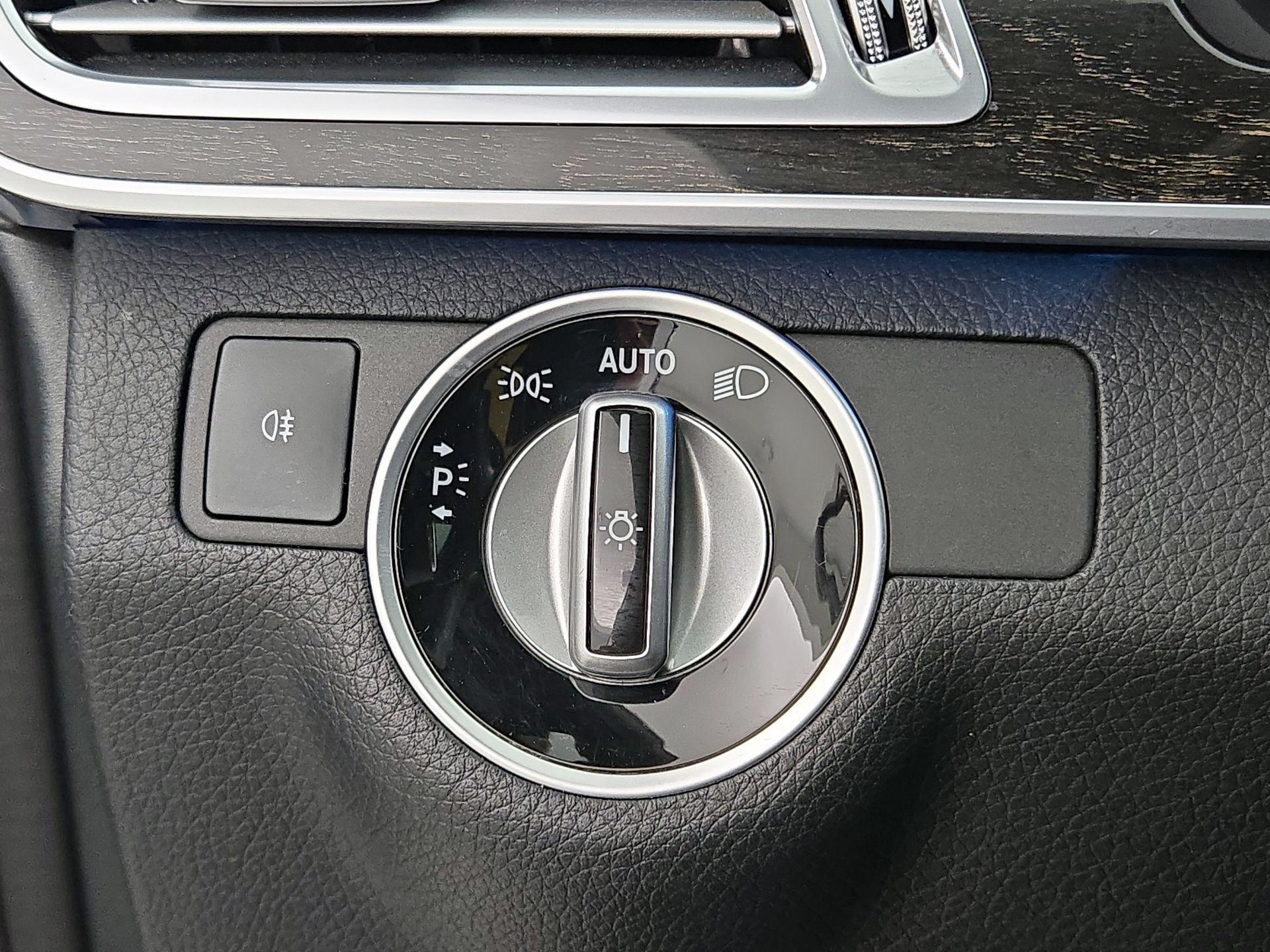 Thumbnail: 2015 Mercedes-Benz E-Class - 13