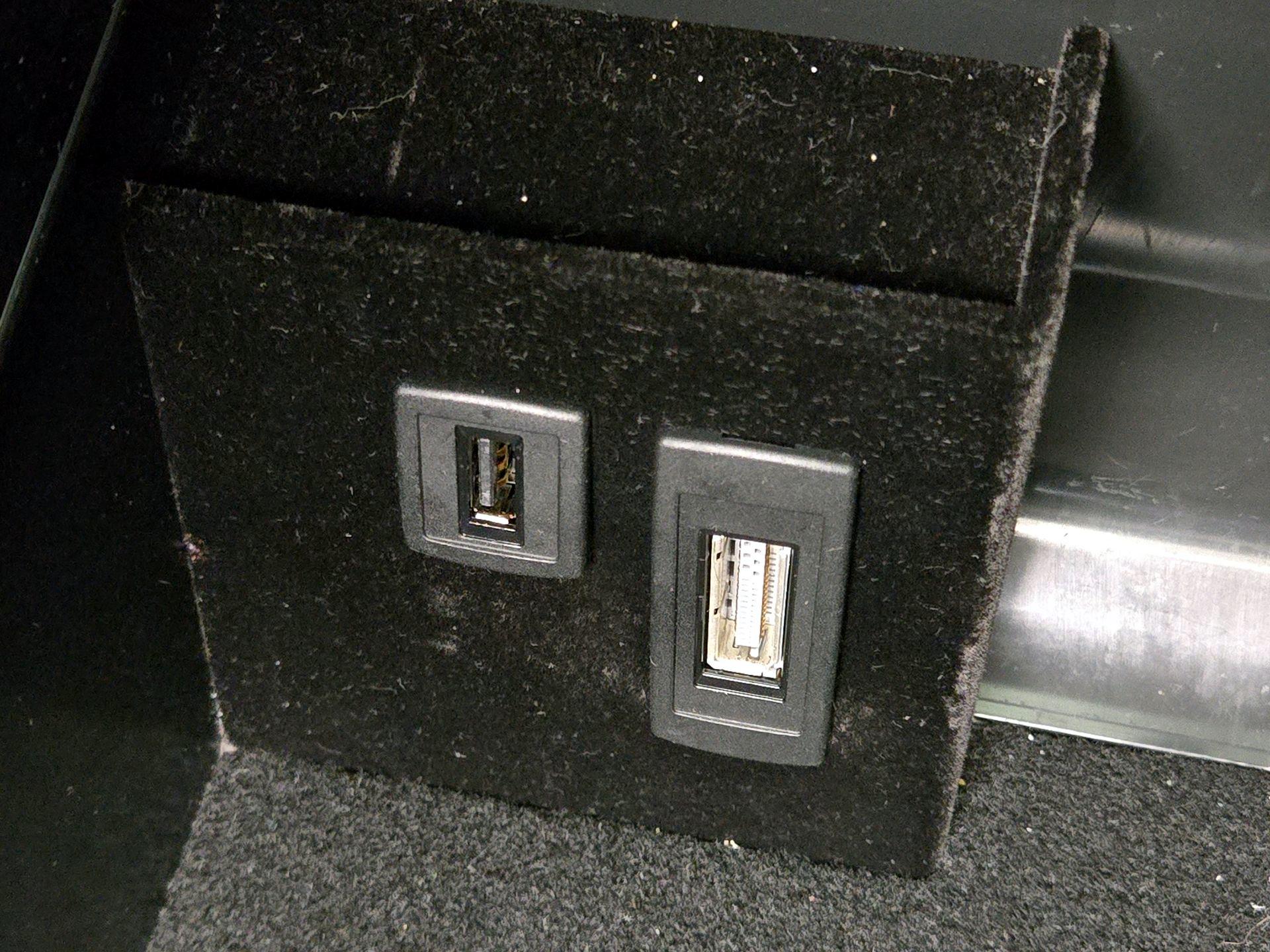 Thumbnail: 2015 Mercedes-Benz E-Class - 19