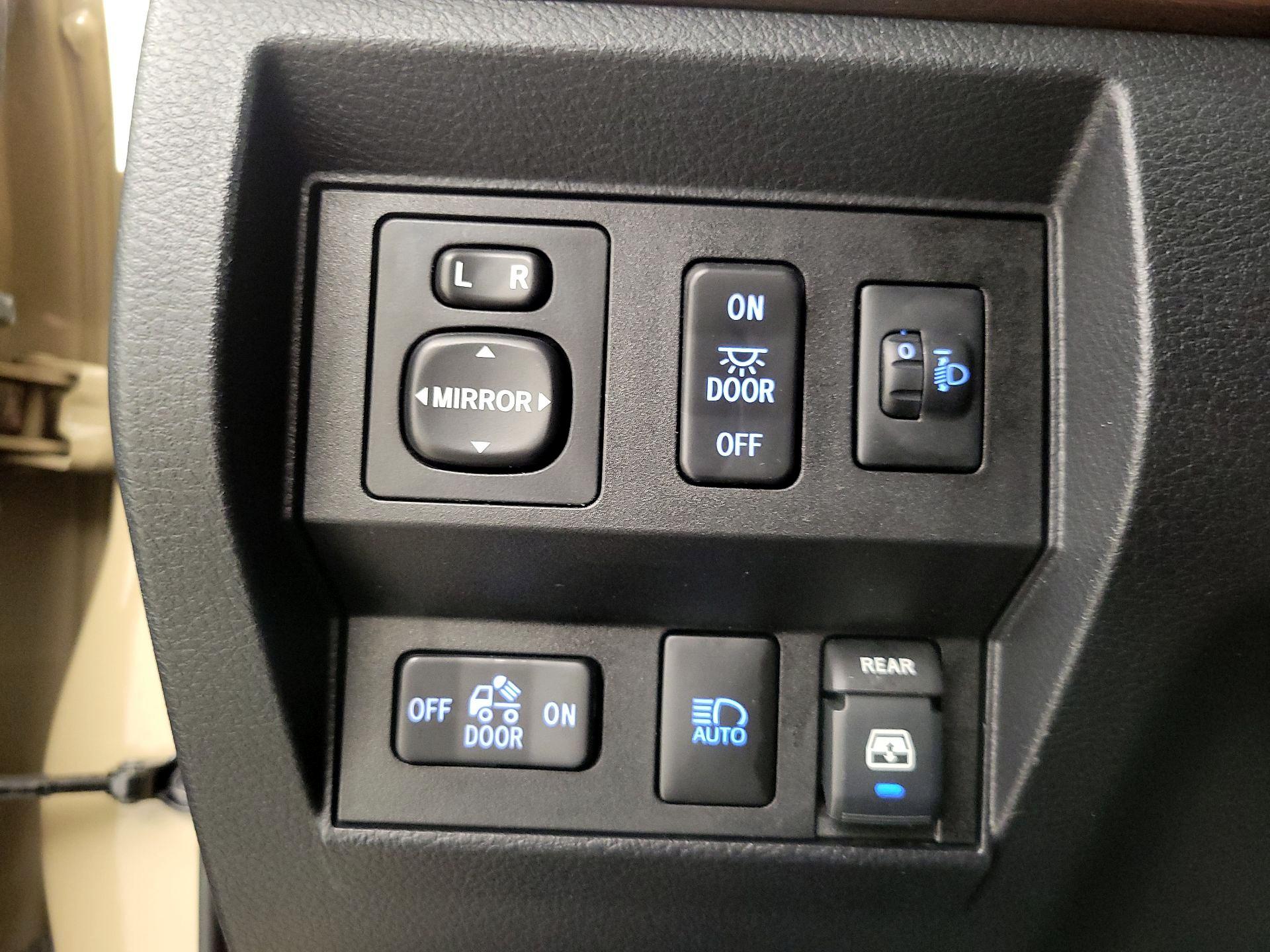 Thumbnail: 2019 Toyota Tundra - 13