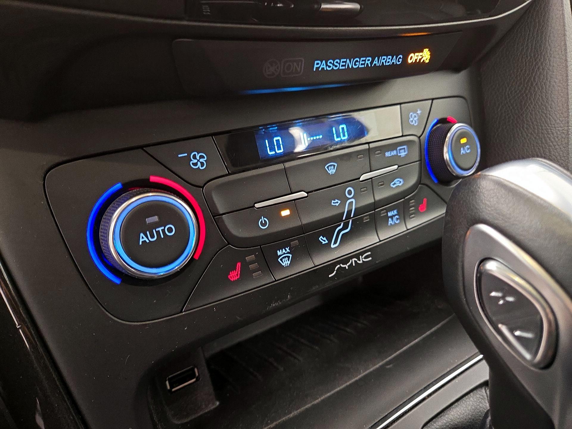 Thumbnail: 2015 Ford Focus - 16