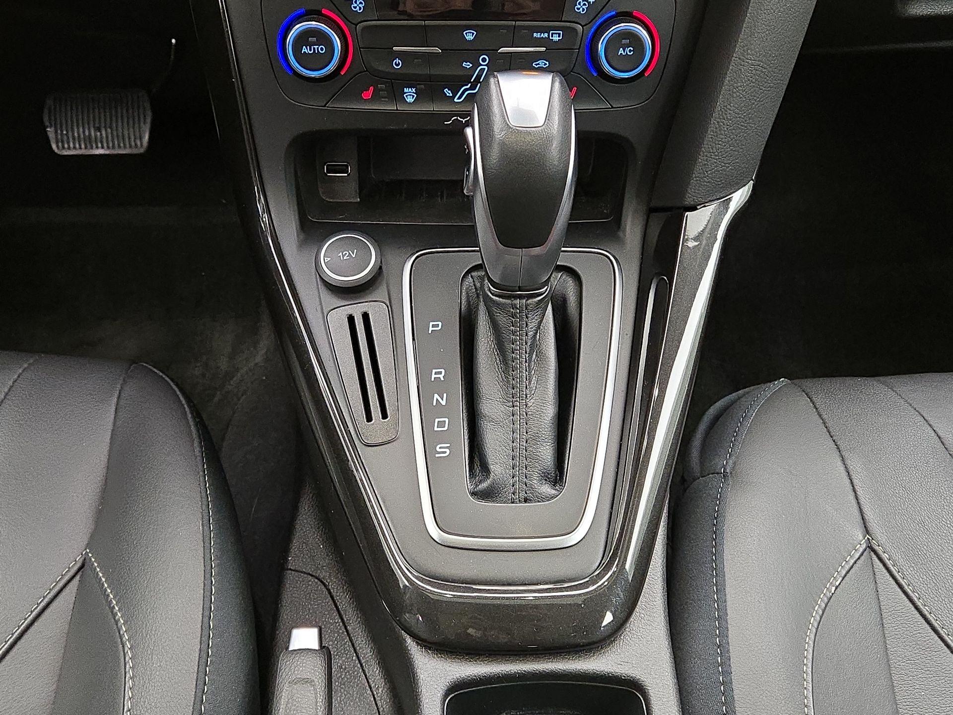 Thumbnail: 2015 Ford Focus - 17