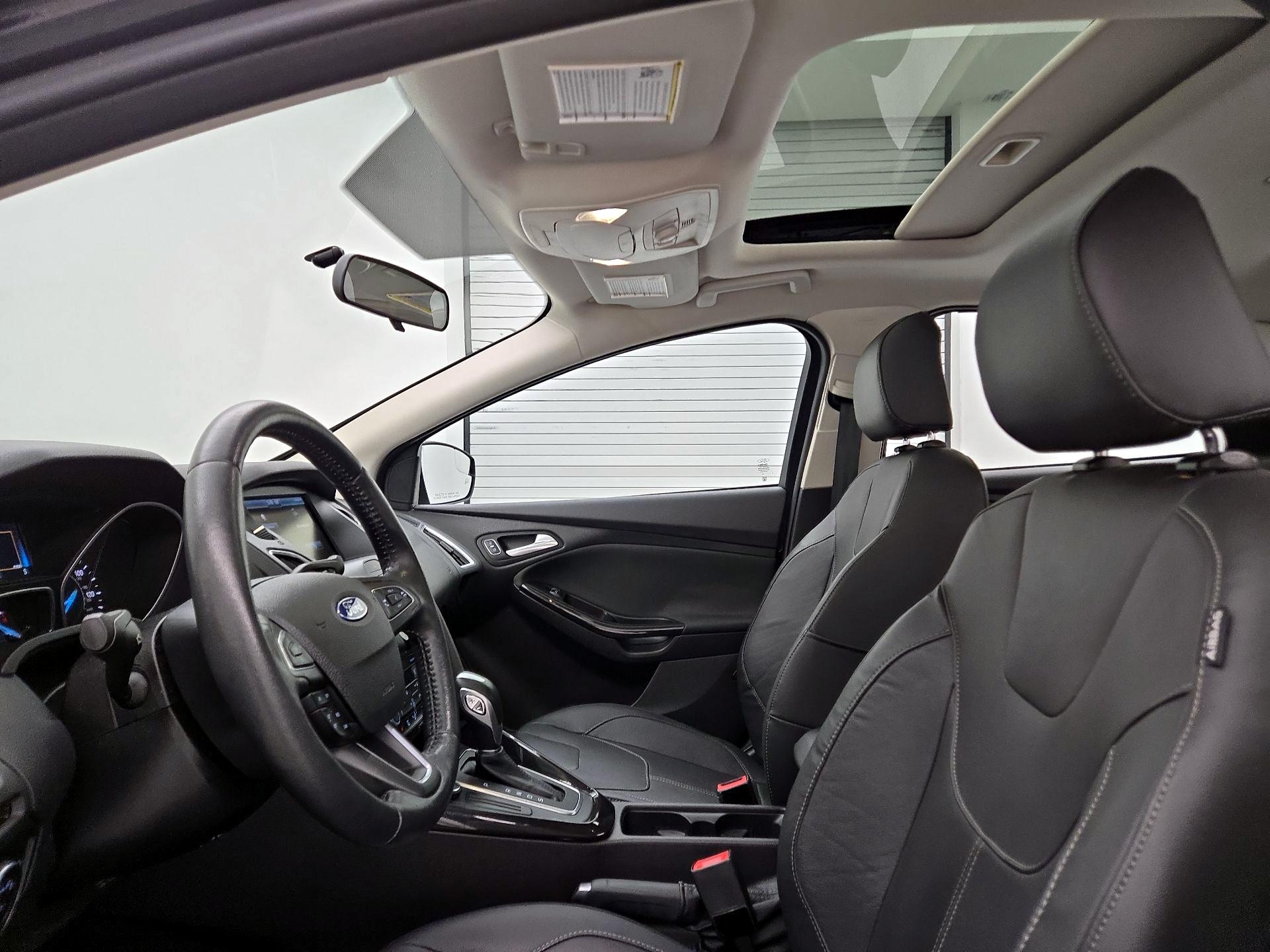 Thumbnail: 2015 Ford Focus - 19