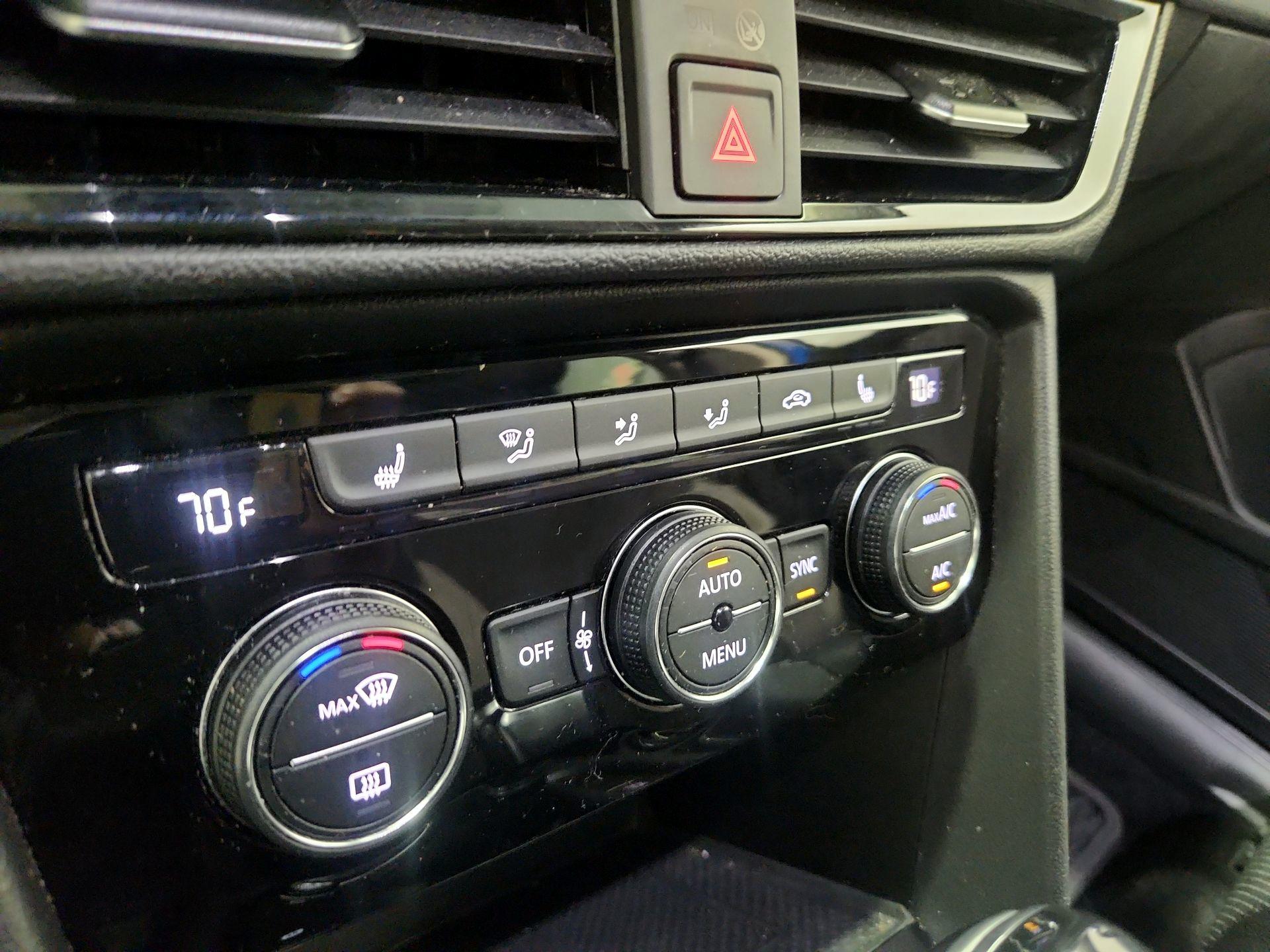 Thumbnail: 2022 Volkswagen Taos - 16