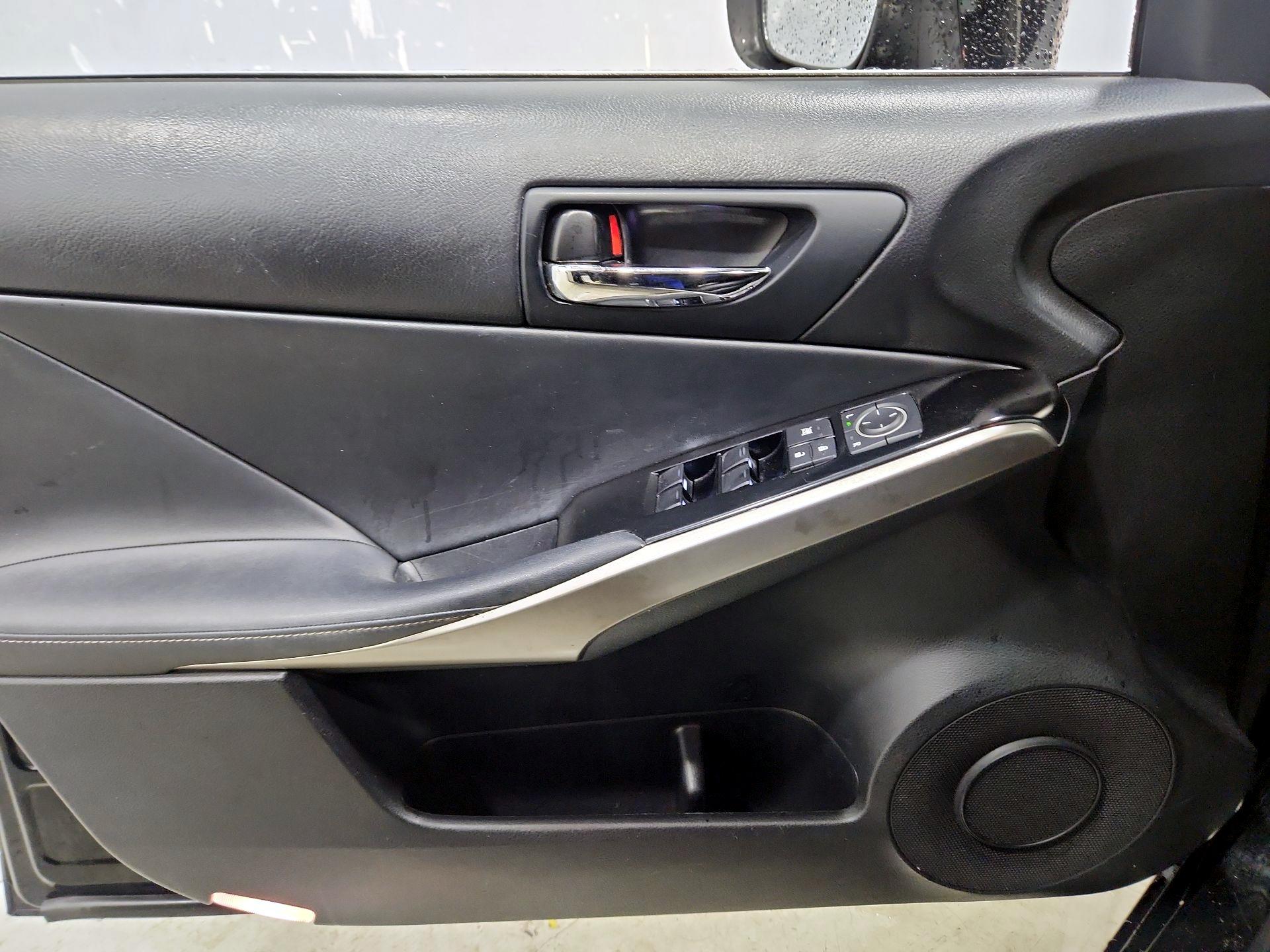 Thumbnail: 2014 Lexus IS - 12