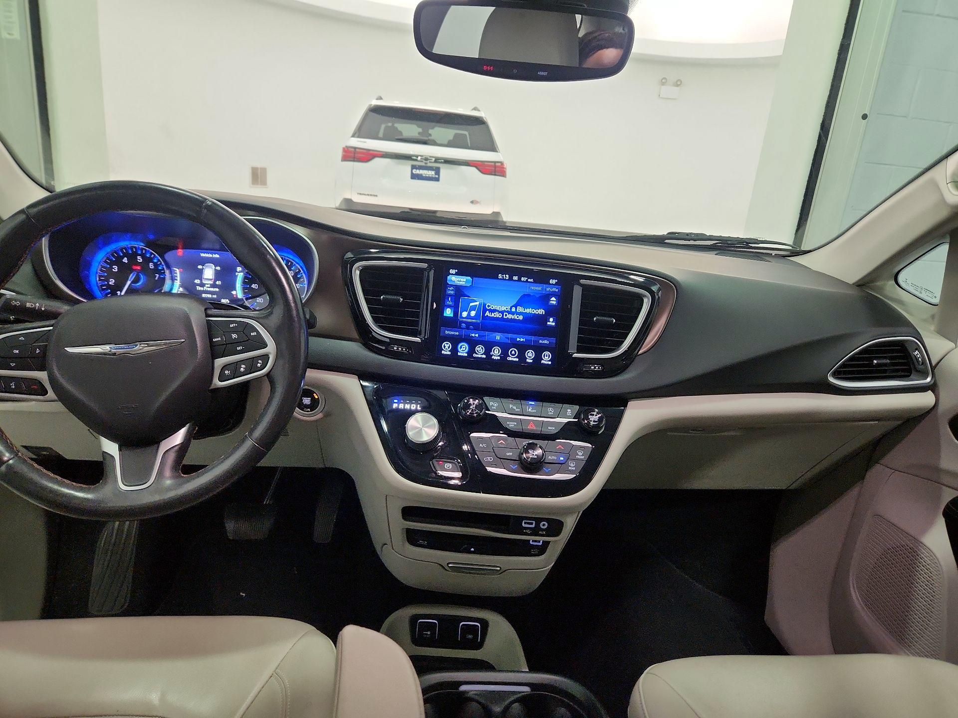 Thumbnail: 2017 Chrysler Pacifica - 9