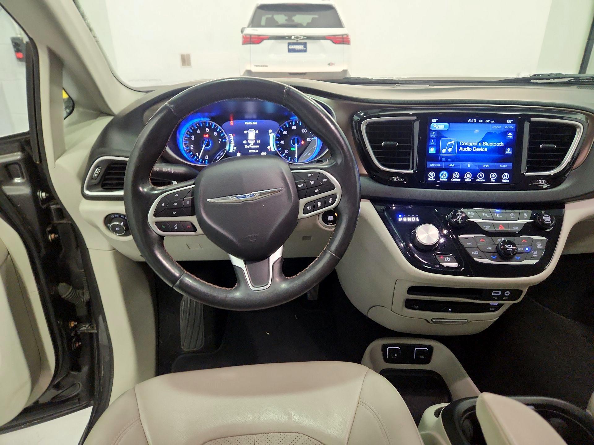 Thumbnail: 2017 Chrysler Pacifica - 10