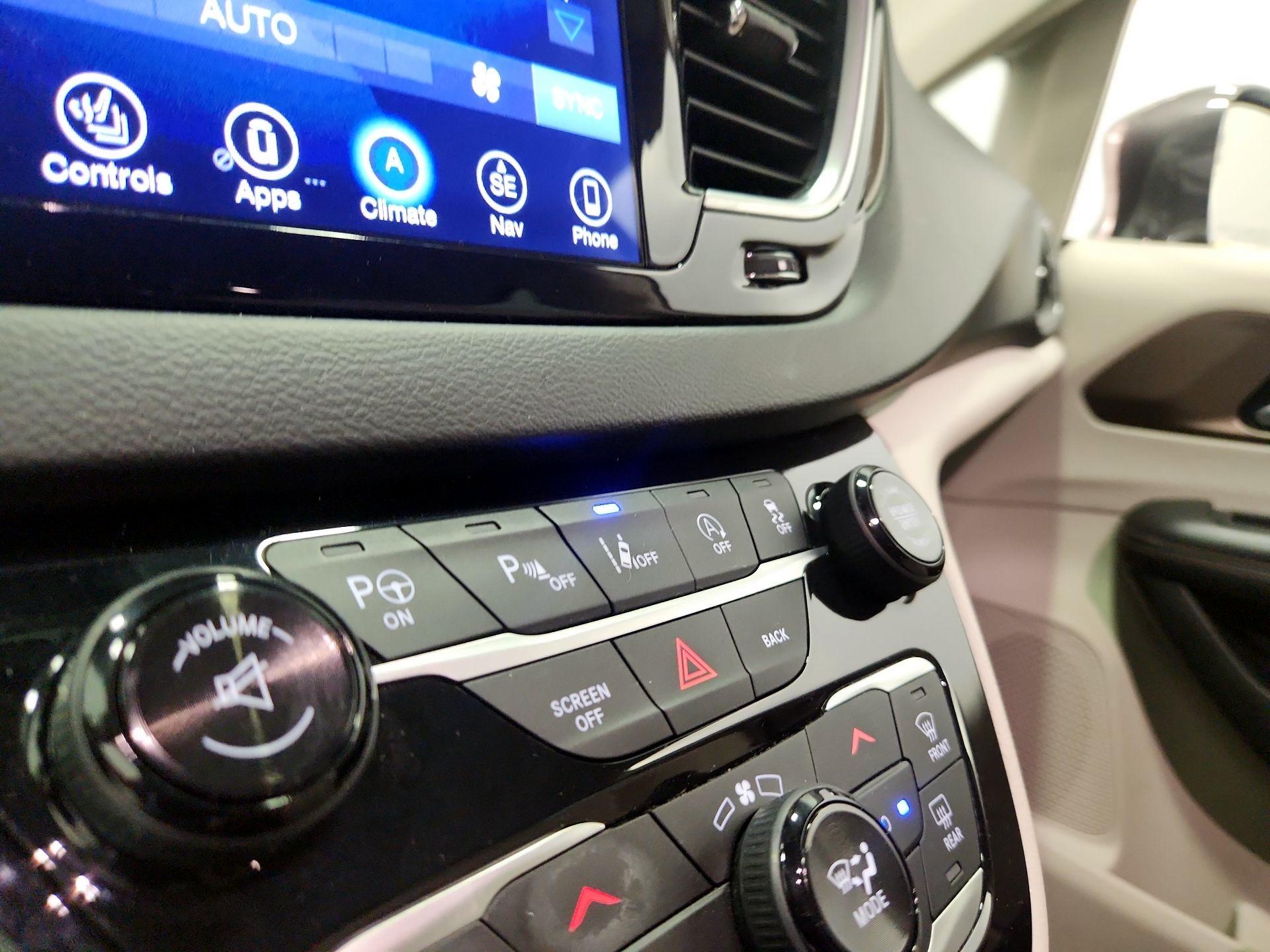 Thumbnail: 2017 Chrysler Pacifica - 16