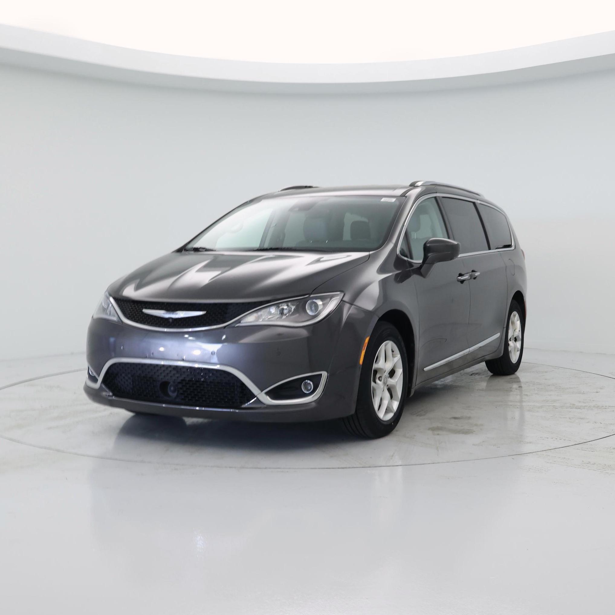 Thumbnail: 2017 Chrysler Pacifica - 4
