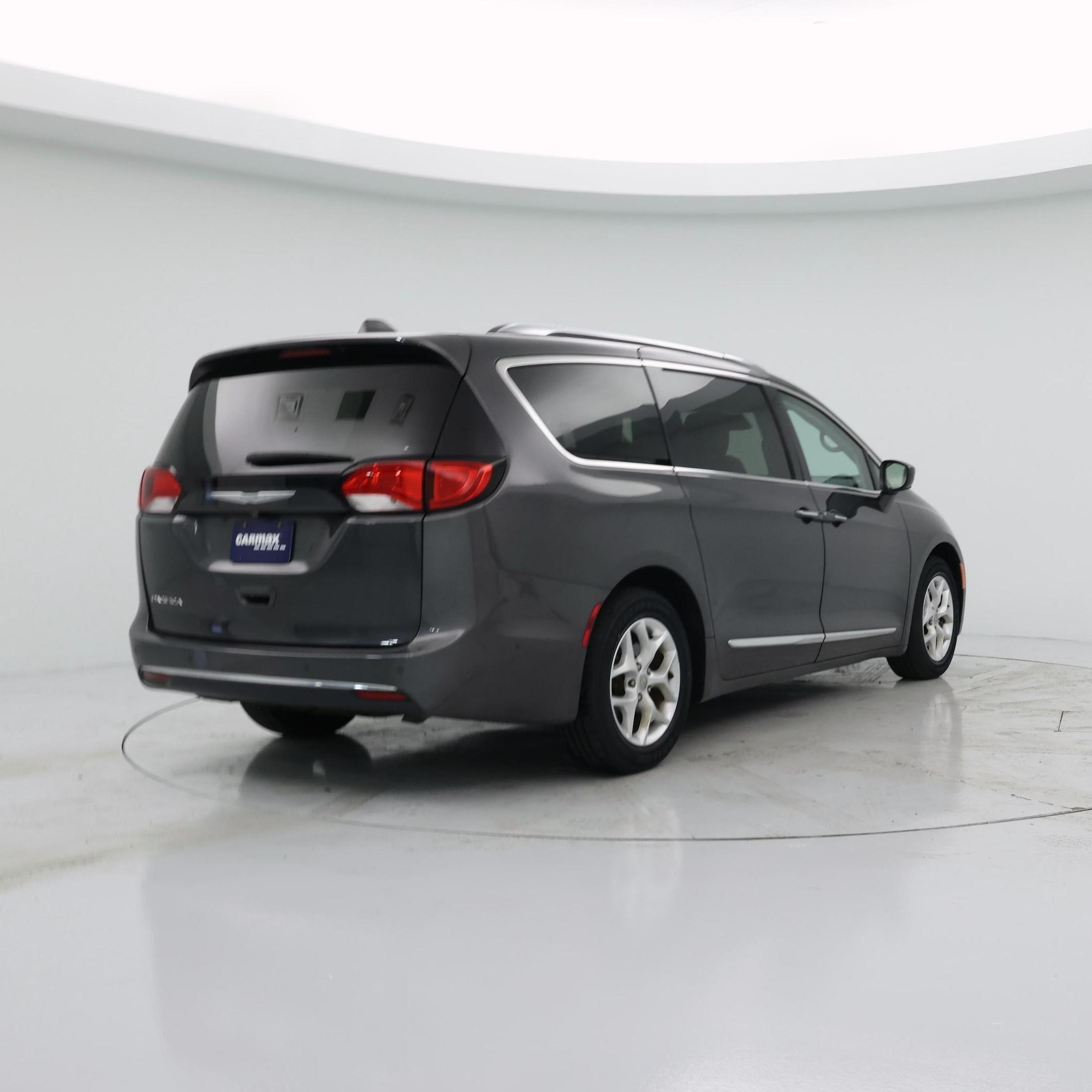 Thumbnail: 2017 Chrysler Pacifica - 8